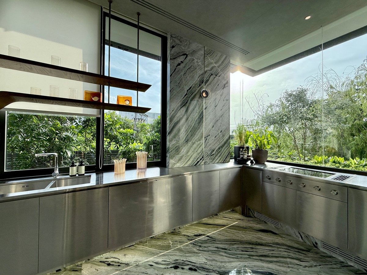 For SaleHouseBang Sue, Wong Sawang, Tao Pun : Very exclusive 3-story luxury house for sale, SONLE Residences Ratchadaphisek, Ultra Luxury Mansion in the heart of the city - only 5 exclusive homes from SC Asset, starting at 260 million baht.