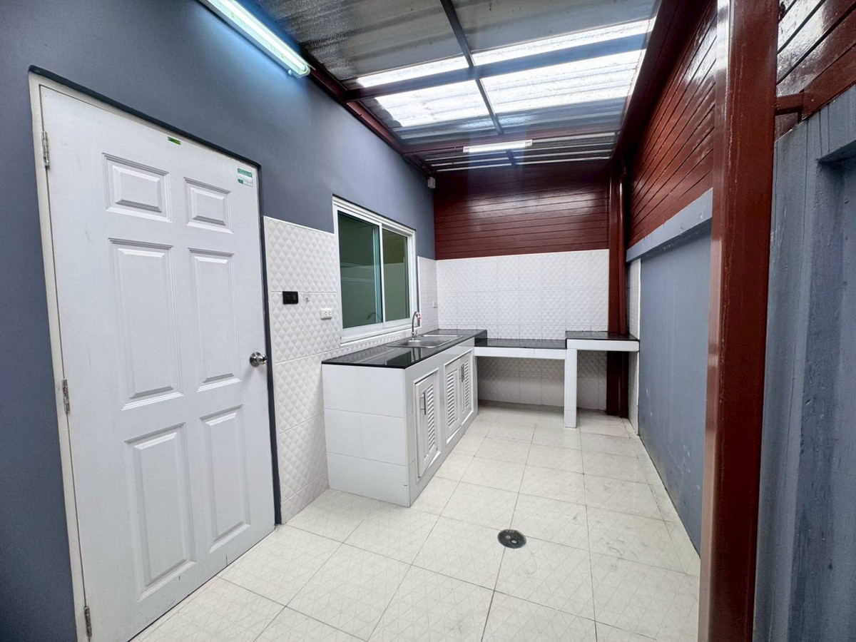 ขายทาวน์โฮมลาดกระบัง สุวรรณภูมิ : ขายทาวน์เฮ้าส์ รีโนเวทใหม่ หมู่บ้านสวนหลวงวิลล์ 6 (N.998)