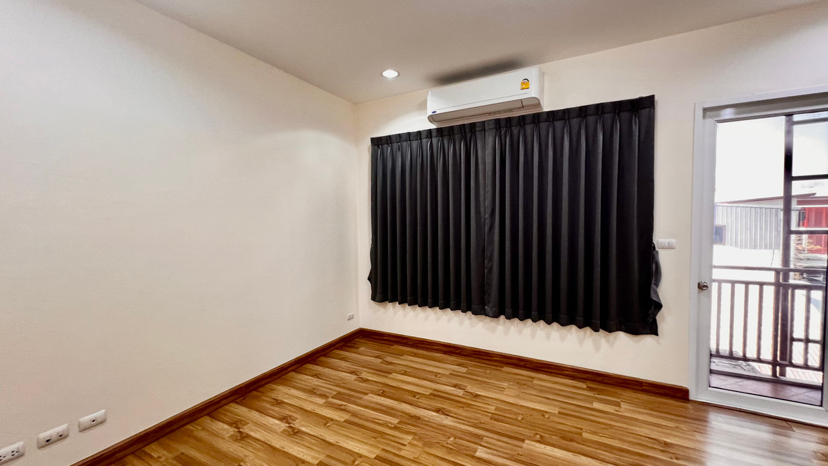 ขายทาวน์โฮมเกษตร นวมินทร์ ลาดปลาเค้า : ขาย ทาวน์โฮม 4 ชั้น Premium Place เอกมัย–รามอินทรา | ทำเลศักยภาพ ใกล้เลียบด่วน | เหมาะอยู่อาศัย–ทำออฟฟิศ–ลงทุนปล่อยเช่า