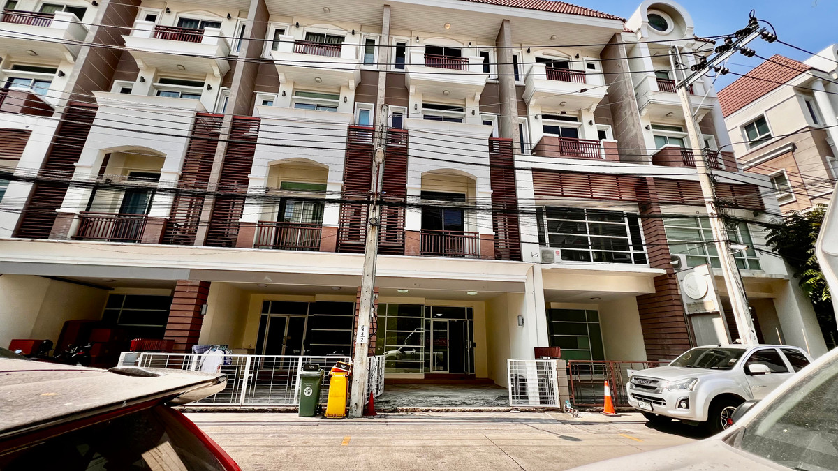 ขายทาวน์โฮมเกษตร นวมินทร์ ลาดปลาเค้า : ขาย ทาวน์โฮม 4 ชั้น Premium Place เอกมัย–รามอินทรา | ทำเลศักยภาพ ใกล้เลียบด่วน | เหมาะอยู่อาศัย–ทำออฟฟิศ–ลงทุนปล่อยเช่า