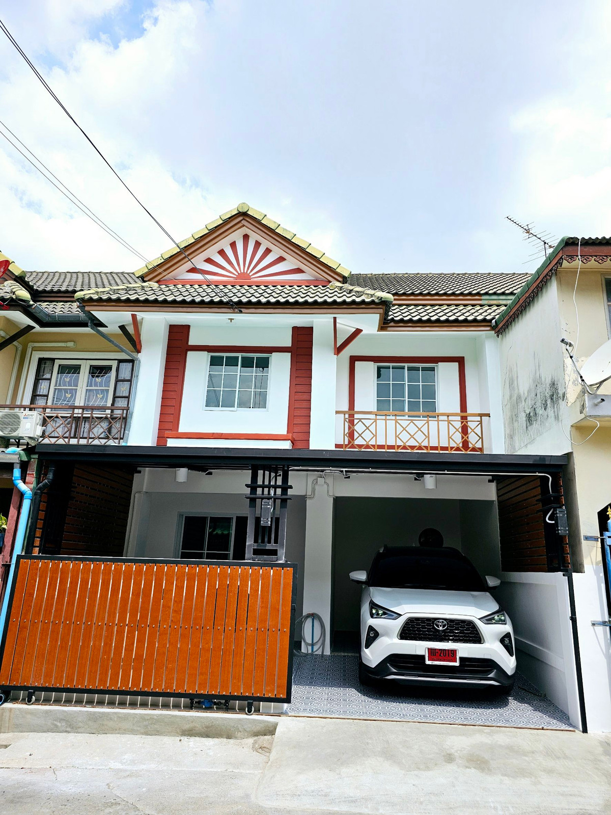 ให้เช่าทาวน์โฮมปทุมธานี รังสิต ธรรมศาสตร์ : ทาวน์โฮม 2 ชั้น พร้อมเฟอร์นิเจอร์ ตกแต่งสวยงาม ให้เช่า ย่านรังสิต-ปทุมธานี ใกล้บิ๊กซี ซุปเปอร์เซ็นเตอร์ รังสิต คลอง 3 เพียง 700 เมตร