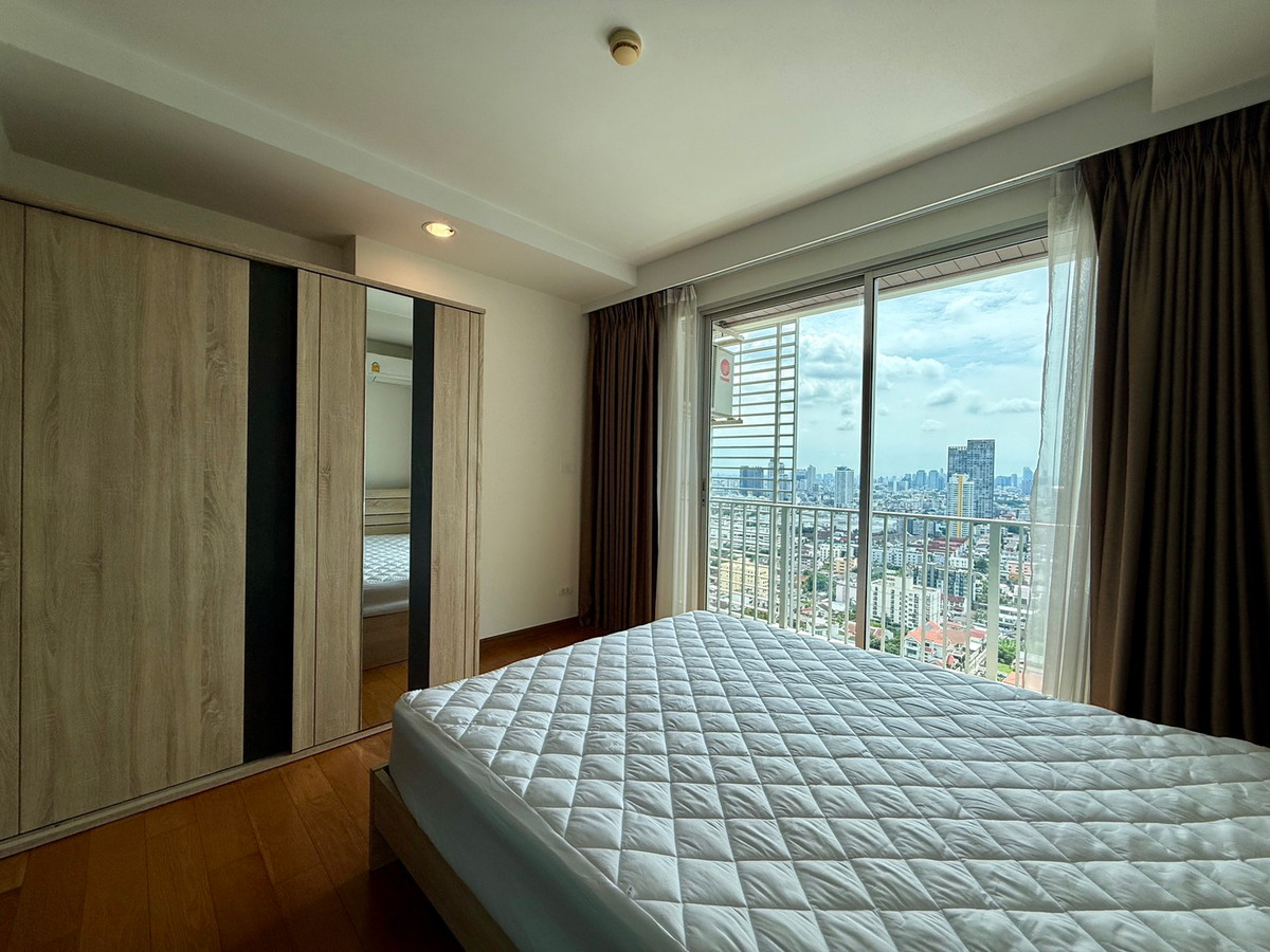 For SaleCondoLadprao, Central Ladprao : Condo for sale THE LINE Phahonyothin Park (Building A) 1 bedroom, 1 bathroom, 38 sq m, 29th floor, southern view, good wind, doesnt block the view 💰 Special price only 3.19 million baht (ALL IN) 🏡 Peeraphong FIFA 📞 087-808-3690