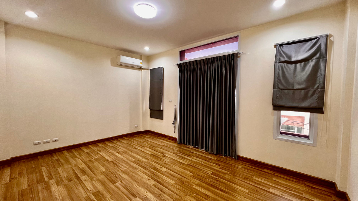 ขายทาวน์โฮมเกษตร นวมินทร์ ลาดปลาเค้า : ขาย ทาวน์โฮม 4 ชั้น Premium Place เอกมัย–รามอินทรา | ทำเลศักยภาพ ใกล้เลียบด่วน | เหมาะอยู่อาศัย–ทำออฟฟิศ–ลงทุนปล่อยเช่า