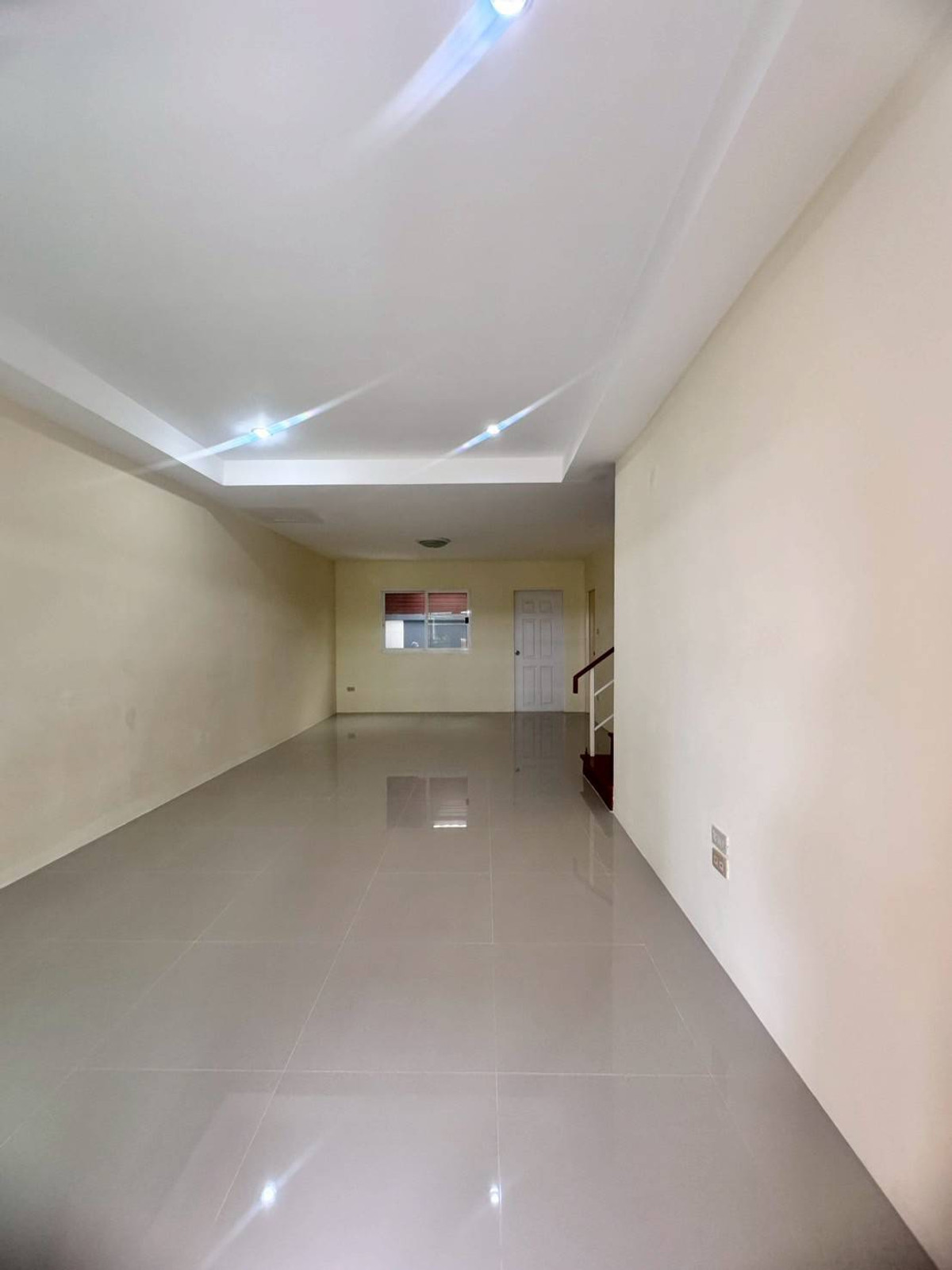 ขายทาวน์โฮมลาดกระบัง สุวรรณภูมิ : ขายทาวน์เฮ้าส์ รีโนเวทใหม่ หมู่บ้านสวนหลวงวิลล์ 6 (N.998)