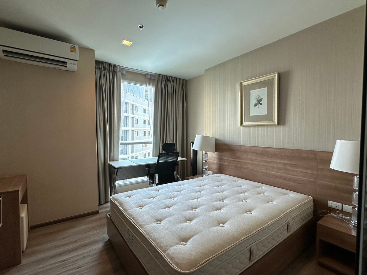 ให้เช่าคอนโดสาทร นราธิวาส : ใช้ชีวิตใจกลางสาทร! Rhythm Sathorn ห้องสวย 45 ตร.ม. พร้อมอินเทอร์เน็ตฟรี 