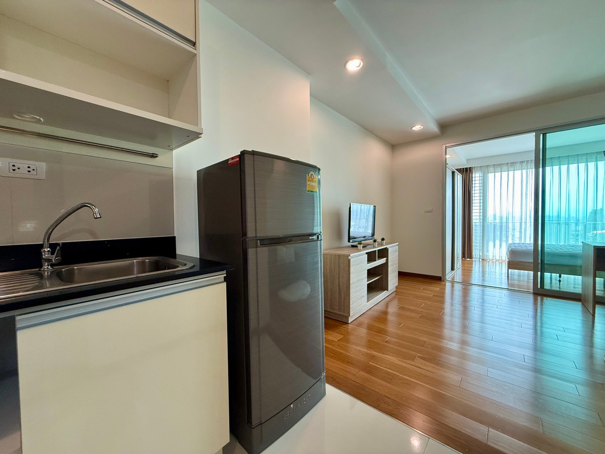 For SaleCondoLadprao, Central Ladprao : Condo for sale THE LINE Phahonyothin Park (Building A) 1 bedroom, 1 bathroom, 38 sq m, 29th floor, southern view, good wind, doesnt block the view 💰 Special price only 3.19 million baht (ALL IN) 🏡 Peeraphong FIFA 📞 087-808-3690