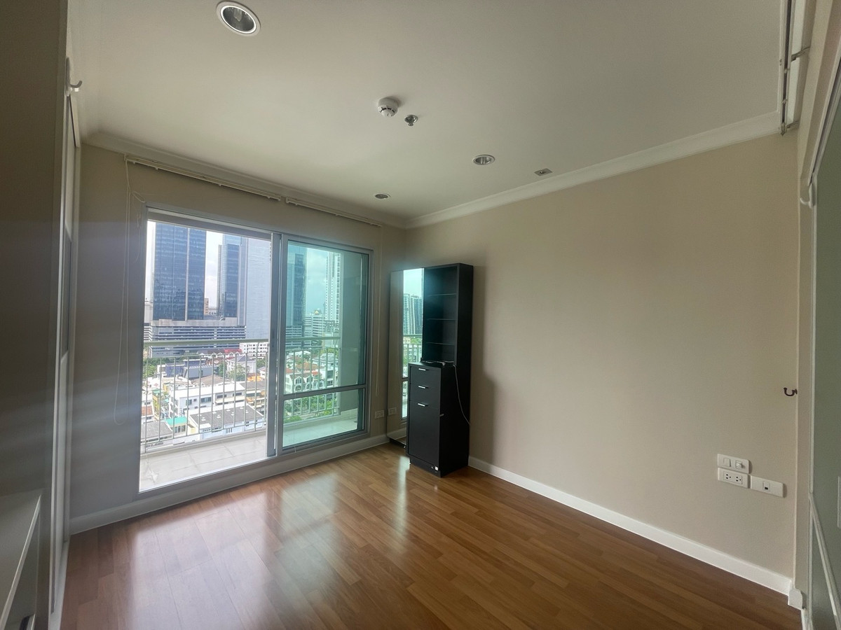 ขายคอนโดพระราม 9 เพชรบุรีตัดใหม่ RCA : ขายต่ำกว่าทุน 1 ห้องนอน 37 Sq.m  ไม่เคยปล่อยเช่า สภาพใหม่พร้อมเข้าอยู่ โทร 094-641-5974