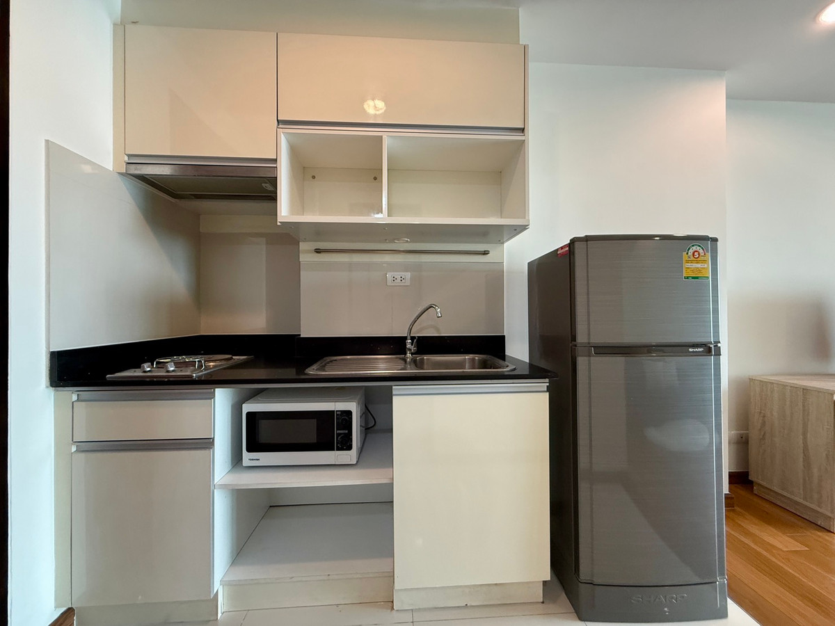 For SaleCondoLadprao, Central Ladprao : Condo for sale THE LINE Phahonyothin Park (Building A) 1 bedroom, 1 bathroom, 38 sq m, 29th floor, southern view, good wind, doesnt block the view 💰 Special price only 3.19 million baht (ALL IN) 🏡 Peeraphong FIFA 📞 087-808-3690