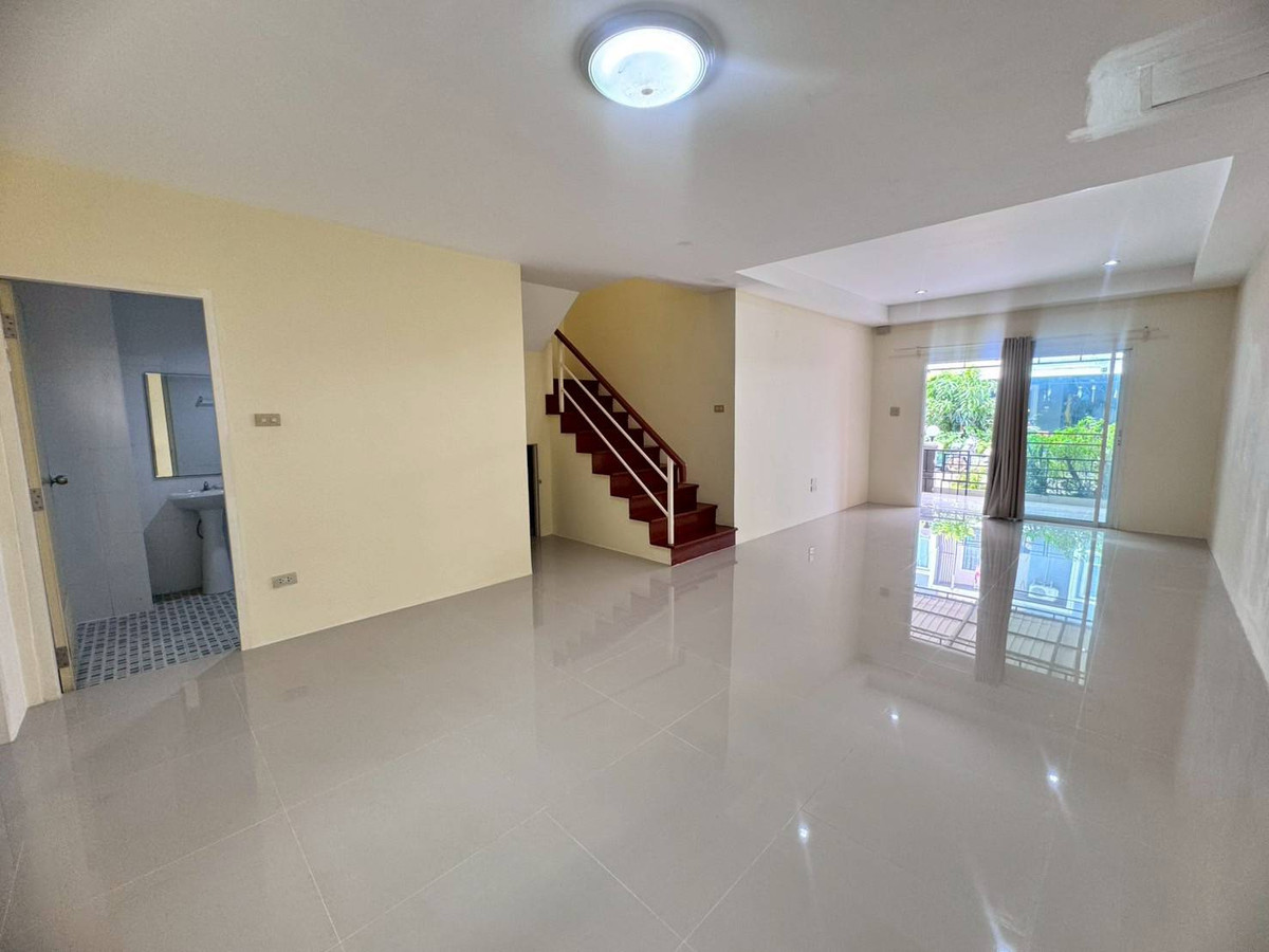 ขายทาวน์โฮมลาดกระบัง สุวรรณภูมิ : ขายทาวน์เฮ้าส์ รีโนเวทใหม่ หมู่บ้านสวนหลวงวิลล์ 6 (N.998)