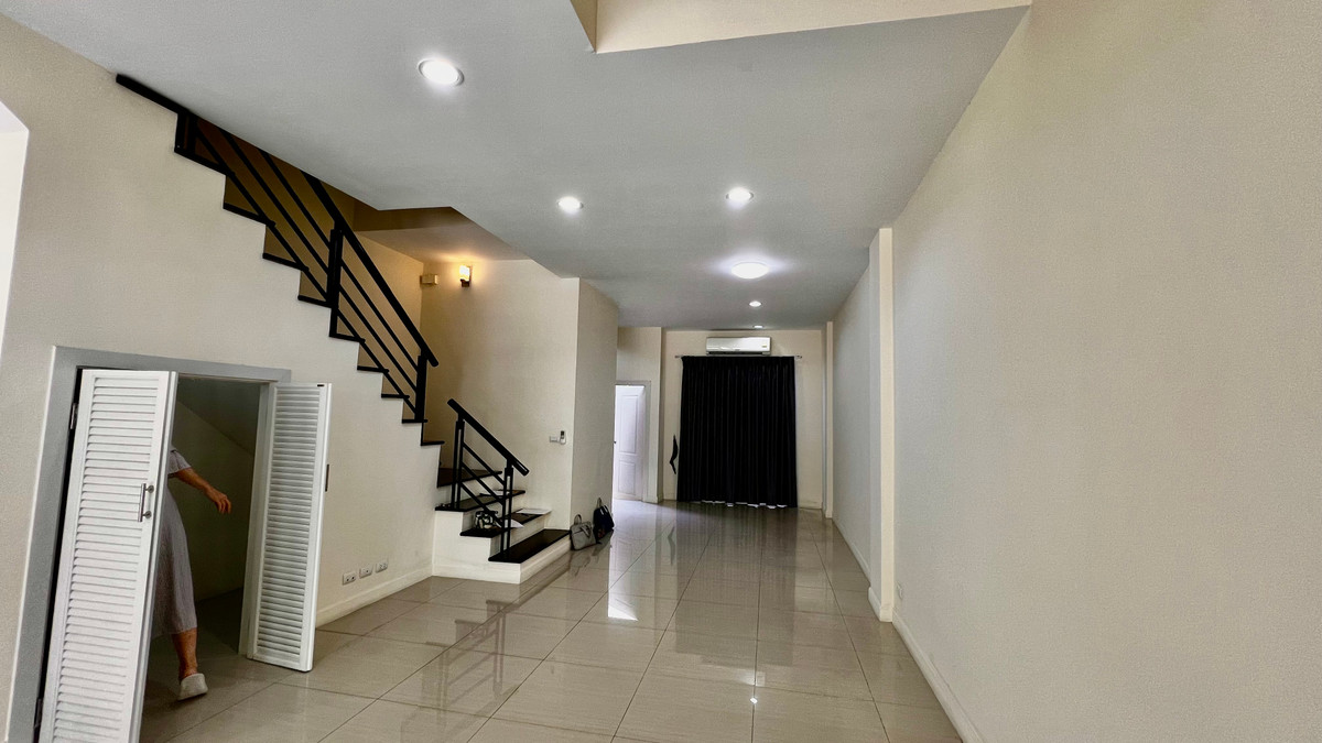 ขายทาวน์โฮมเกษตร นวมินทร์ ลาดปลาเค้า : ขาย ทาวน์โฮม 4 ชั้น Premium Place เอกมัย–รามอินทรา | ทำเลศักยภาพ ใกล้เลียบด่วน | เหมาะอยู่อาศัย–ทำออฟฟิศ–ลงทุนปล่อยเช่า