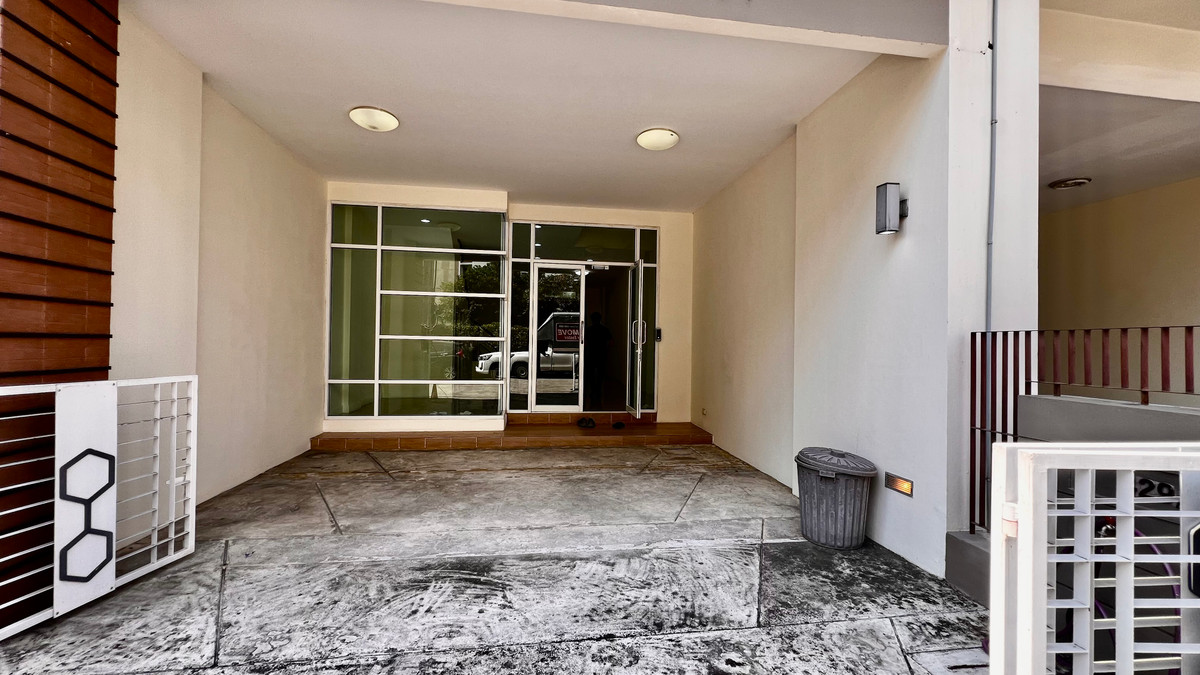 ขายทาวน์โฮมเกษตร นวมินทร์ ลาดปลาเค้า : ขาย ทาวน์โฮม 4 ชั้น Premium Place เอกมัย–รามอินทรา | ทำเลศักยภาพ ใกล้เลียบด่วน | เหมาะอยู่อาศัย–ทำออฟฟิศ–ลงทุนปล่อยเช่า