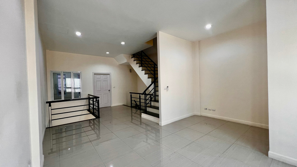 ขายทาวน์โฮมเกษตร นวมินทร์ ลาดปลาเค้า : ขาย ทาวน์โฮม 4 ชั้น Premium Place เอกมัย–รามอินทรา | ทำเลศักยภาพ ใกล้เลียบด่วน | เหมาะอยู่อาศัย–ทำออฟฟิศ–ลงทุนปล่อยเช่า