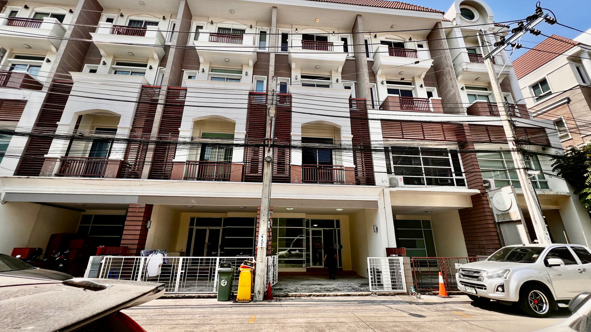ขายทาวน์โฮมเกษตร นวมินทร์ ลาดปลาเค้า : ขาย ทาวน์โฮม 4 ชั้น Premium Place เอกมัย–รามอินทรา | ทำเลศักยภาพ ใกล้เลียบด่วน | เหมาะอยู่อาศัย–ทำออฟฟิศ–ลงทุนปล่อยเช่า
