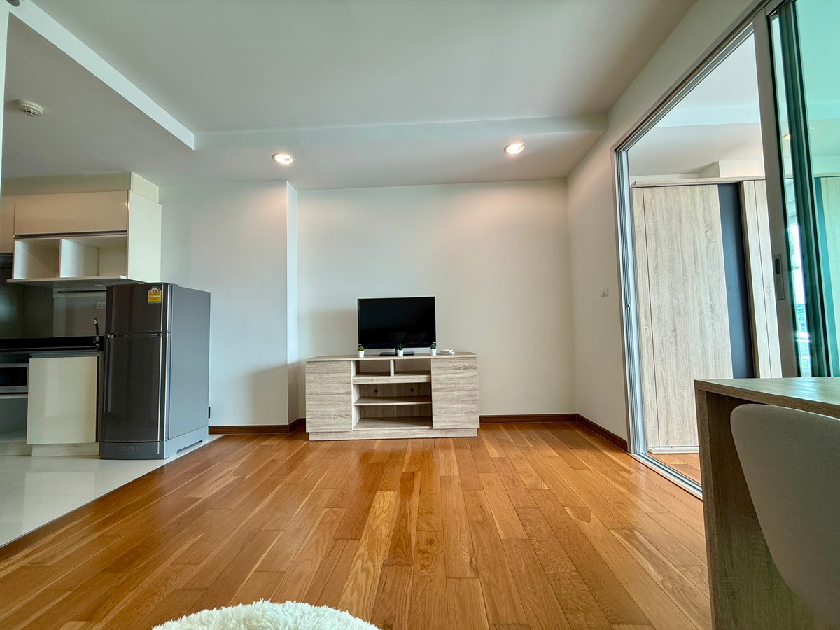 For SaleCondoLadprao, Central Ladprao : Condo for sale THE LINE Phahonyothin Park (Building A) 1 bedroom, 1 bathroom, 38 sq m, 29th floor, southern view, good wind, doesnt block the view 💰 Special price only 3.19 million baht (ALL IN) 🏡 Peeraphong FIFA 📞 087-808-3690