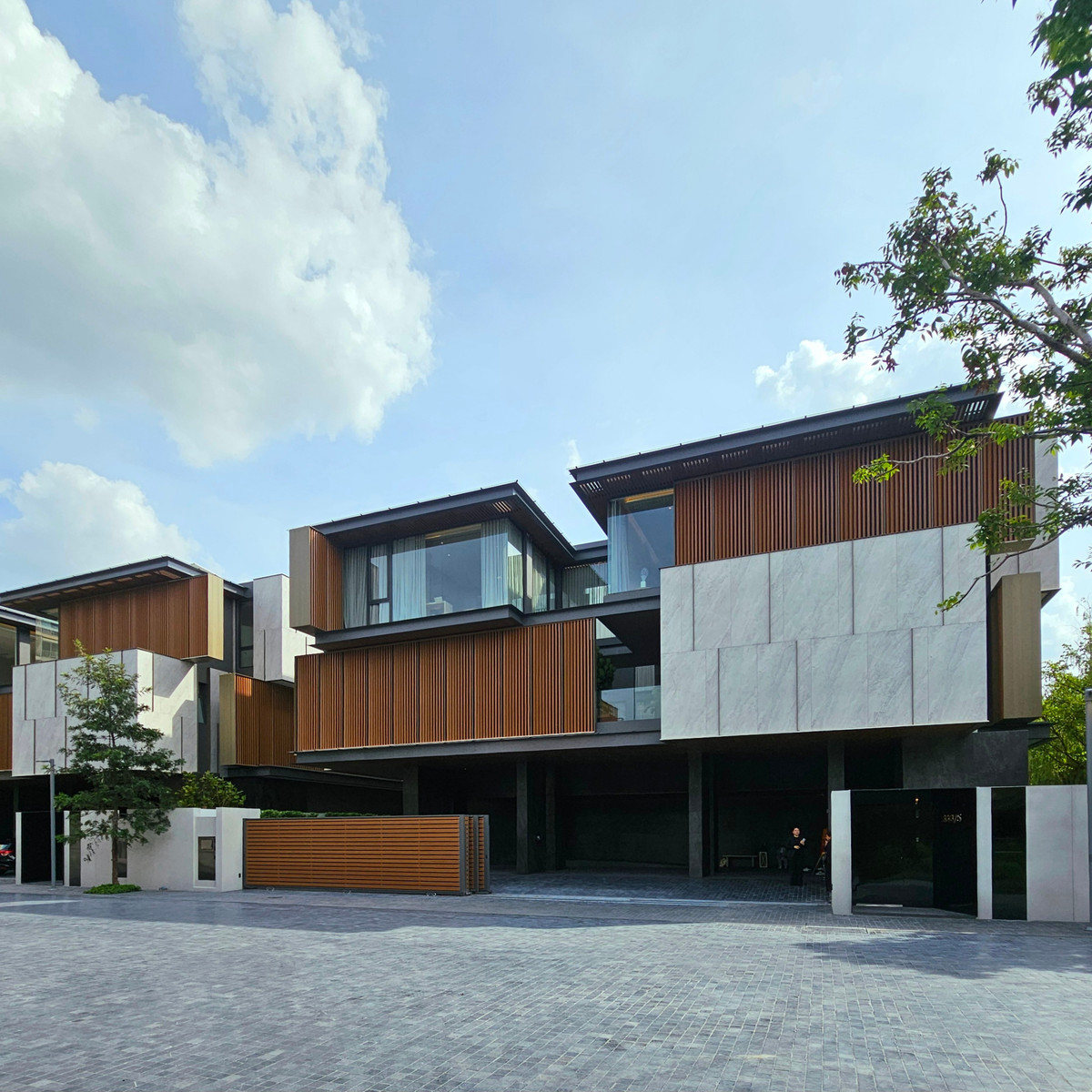 For SaleHouseBang Sue, Wong Sawang, Tao Pun : Very exclusive 3-story luxury house for sale, SONLE Residences Ratchadaphisek, Ultra Luxury Mansion in the heart of the city - only 5 exclusive homes from SC Asset, starting at 260 million baht.