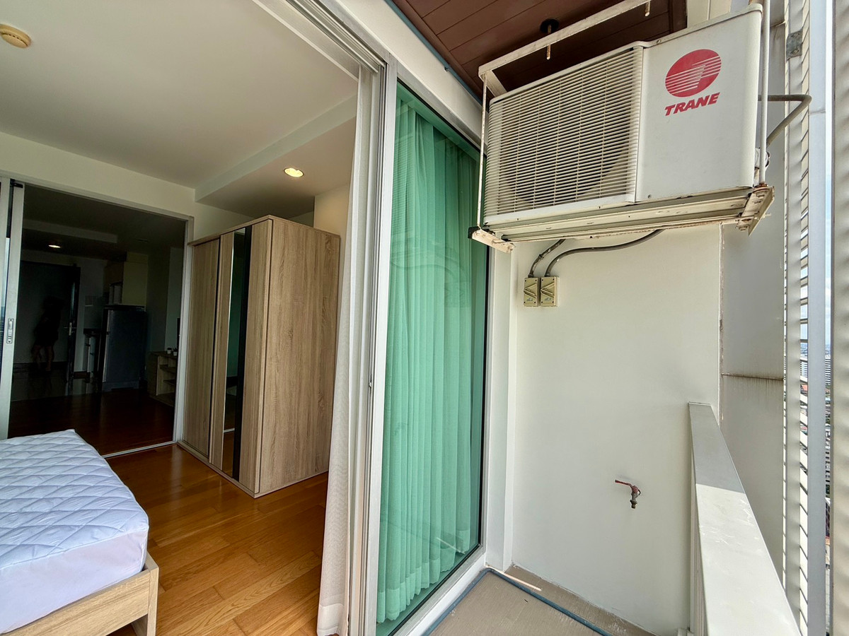 For SaleCondoLadprao, Central Ladprao : Condo for sale THE LINE Phahonyothin Park (Building A) 1 bedroom, 1 bathroom, 38 sq m, 29th floor, southern view, good wind, doesnt block the view 💰 Special price only 3.19 million baht (ALL IN) 🏡 Peeraphong FIFA 📞 087-808-3690