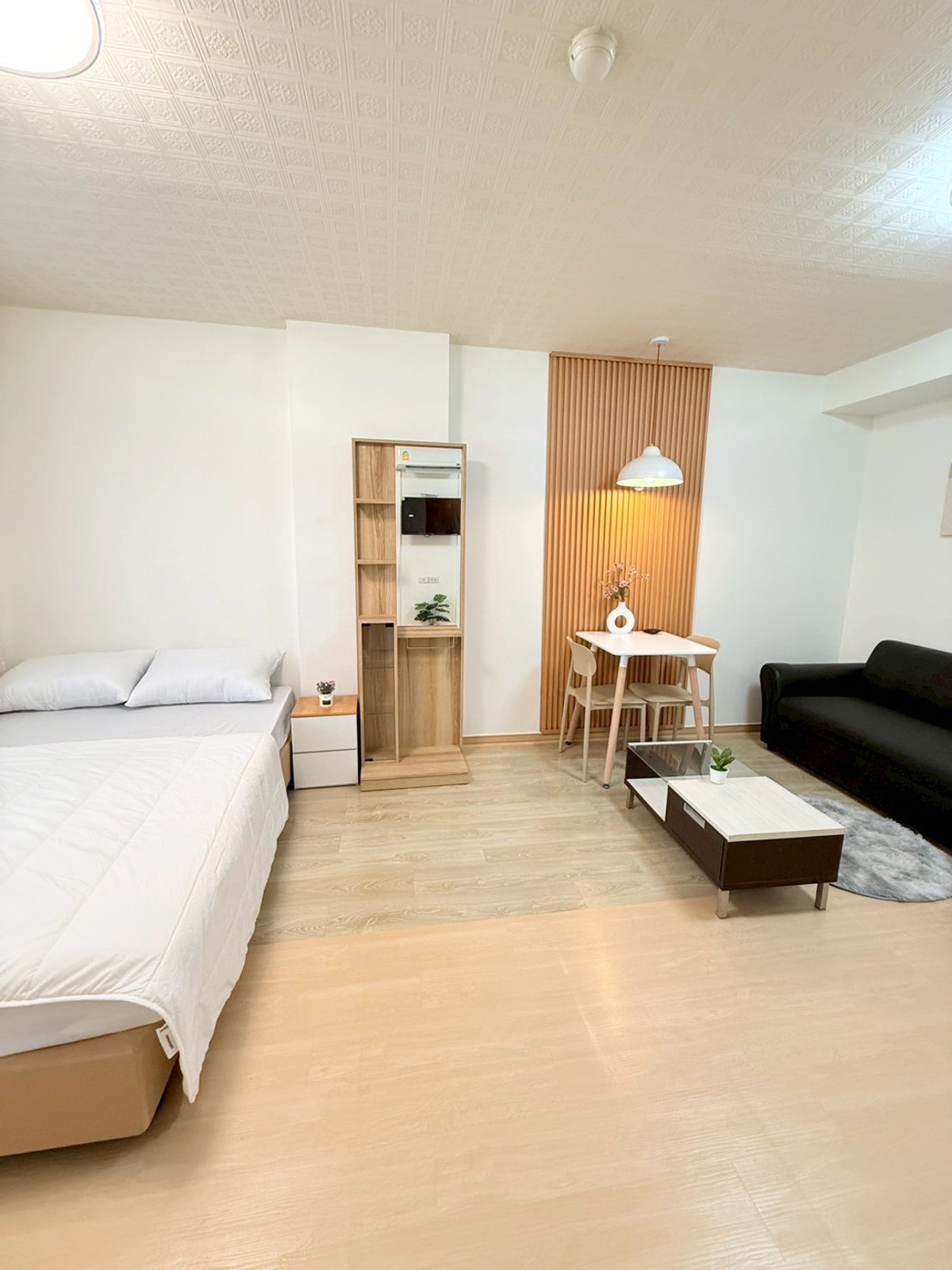 ให้เช่าคอนโดลาดพร้าว101 แฮปปี้แลนด์ : ★ Lumpini Center Navaminth ★ 30 ตรม.,ชั้น 5 (1 ห้องนอน 1 ห้องน้ำ), ★ใกล้ ม.รัตนบัณฑิต , แฮปปี้แลนด์เซ็นเตอร์ และเทสโก้ โลตัส  ★ สิ่งอำนวยความสะดวกมากมาย★ เครื่องใช้ไฟฟ้าครบครัน★ 