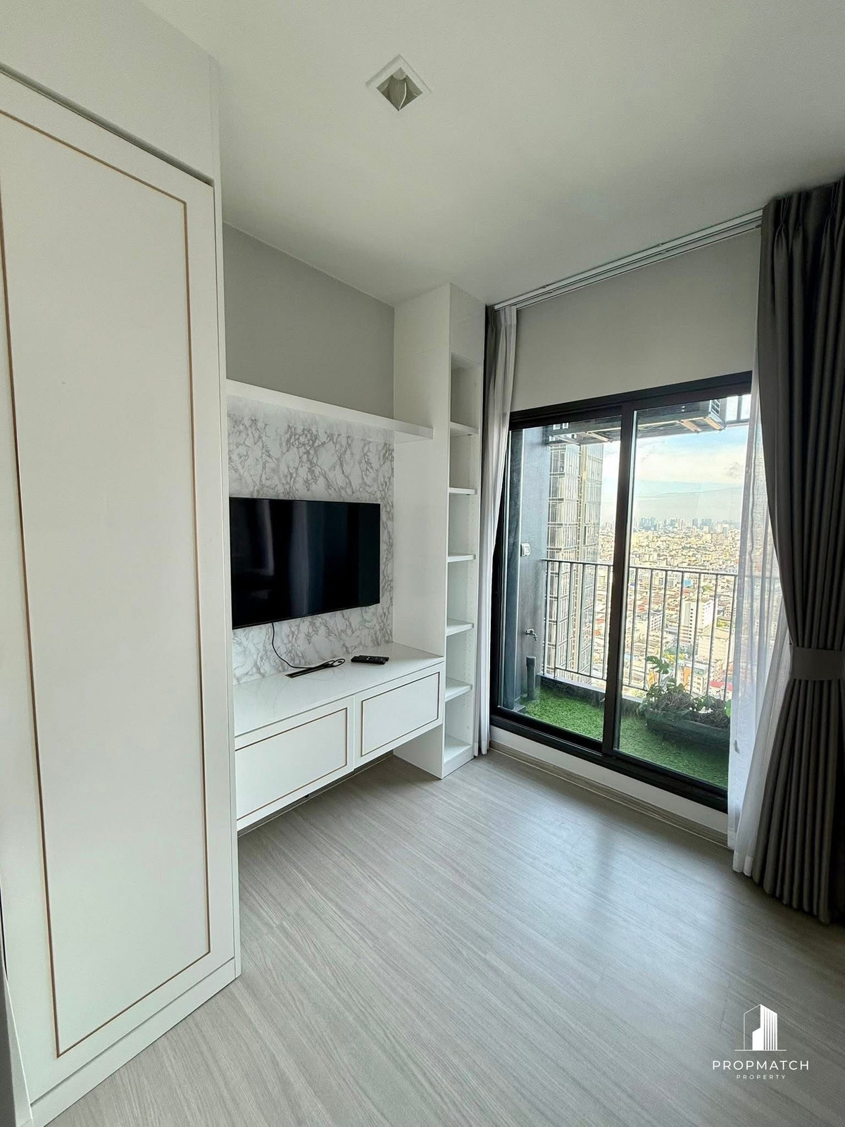 ให้เช่าคอนโดพระราม 9 เพชรบุรีตัดใหม่ RCA : ✨Flash Deal ✨Life Asoke-Rama 9( Studio Bed 1Bath 28.39SQM.) แต่งครบพร้อมอยู่ !! เพียง 18,500บาทต่อเดือน Tel.0981315848 @propmatch