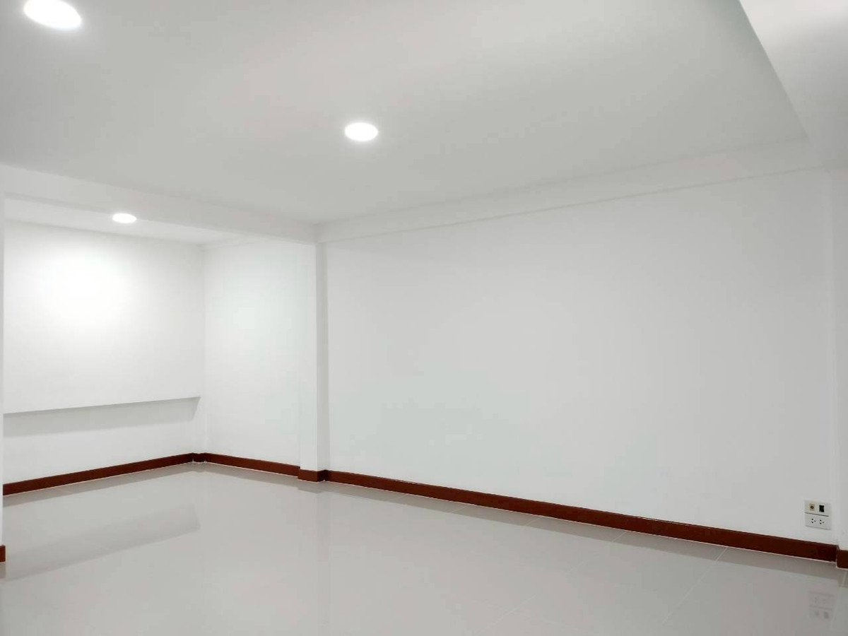 For RentTownhomeSukhumvit, Asoke, Thonglor : HR2961 3-story townhouse for rent in Thonglor area, near BTS Thonglor, suitable for living, office, clinic.
