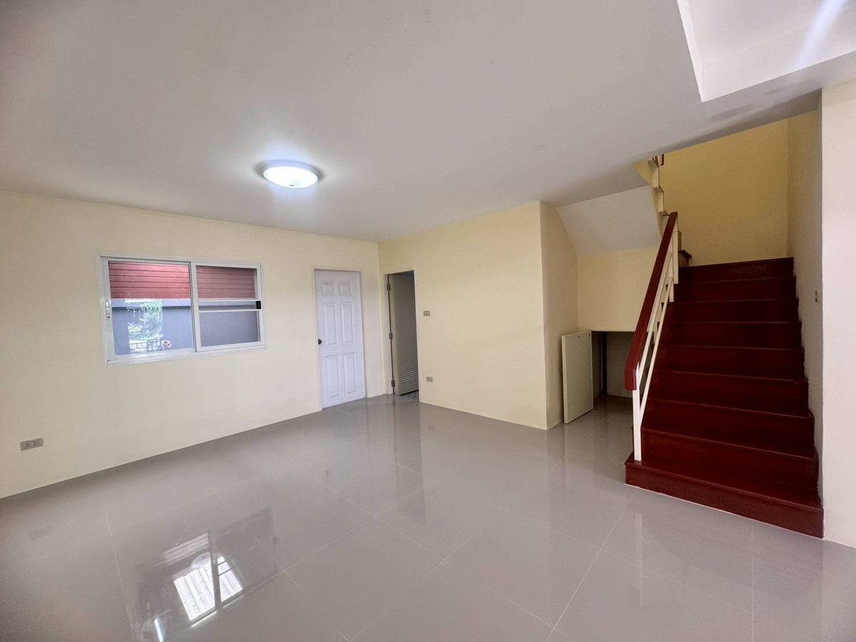 ขายทาวน์โฮมลาดกระบัง สุวรรณภูมิ : ขายทาวน์เฮ้าส์ รีโนเวทใหม่ หมู่บ้านสวนหลวงวิลล์ 6 (N.998)