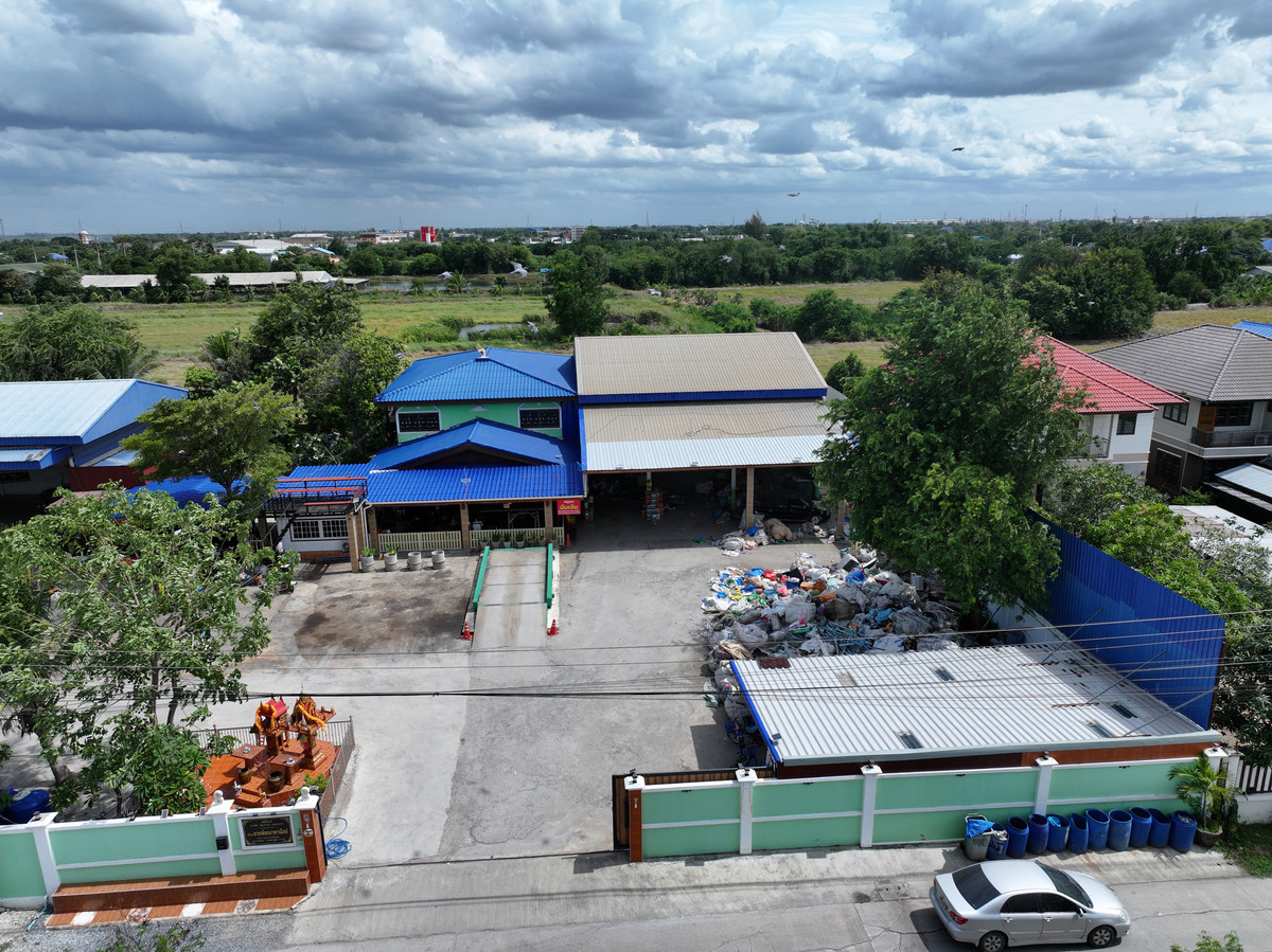 ขายที่ดินนครปฐม : ดิลโคตรดี! รีบลงทุนก่อนพลาด!!  โกดัง + พื้นที่โรงงาน ขาย ที่ดินปูคอนกรีตแล้วพร้อมสิ่งปลูกสร้าง 1 ไร่ บางเลน นครปฐม เหมาะลงทุน ทำกิจการ โรงงาน หรือเป็นอยู่อาศัย ผังเมืองสีชมพู!!