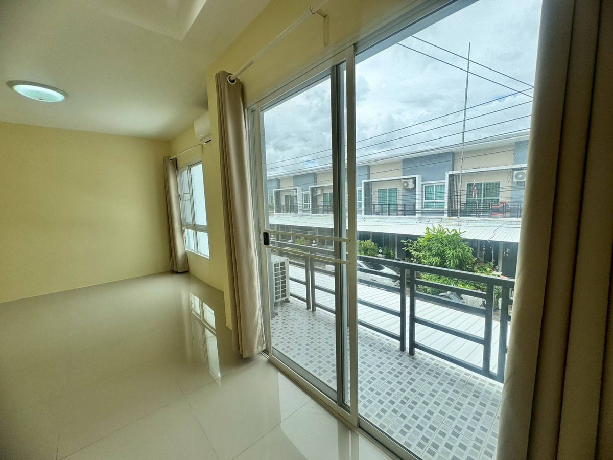 ขายทาวน์โฮมลาดกระบัง สุวรรณภูมิ : ขายทาวน์เฮ้าส์ รีโนเวทใหม่ หมู่บ้านสวนหลวงวิลล์ 6 (N.998)