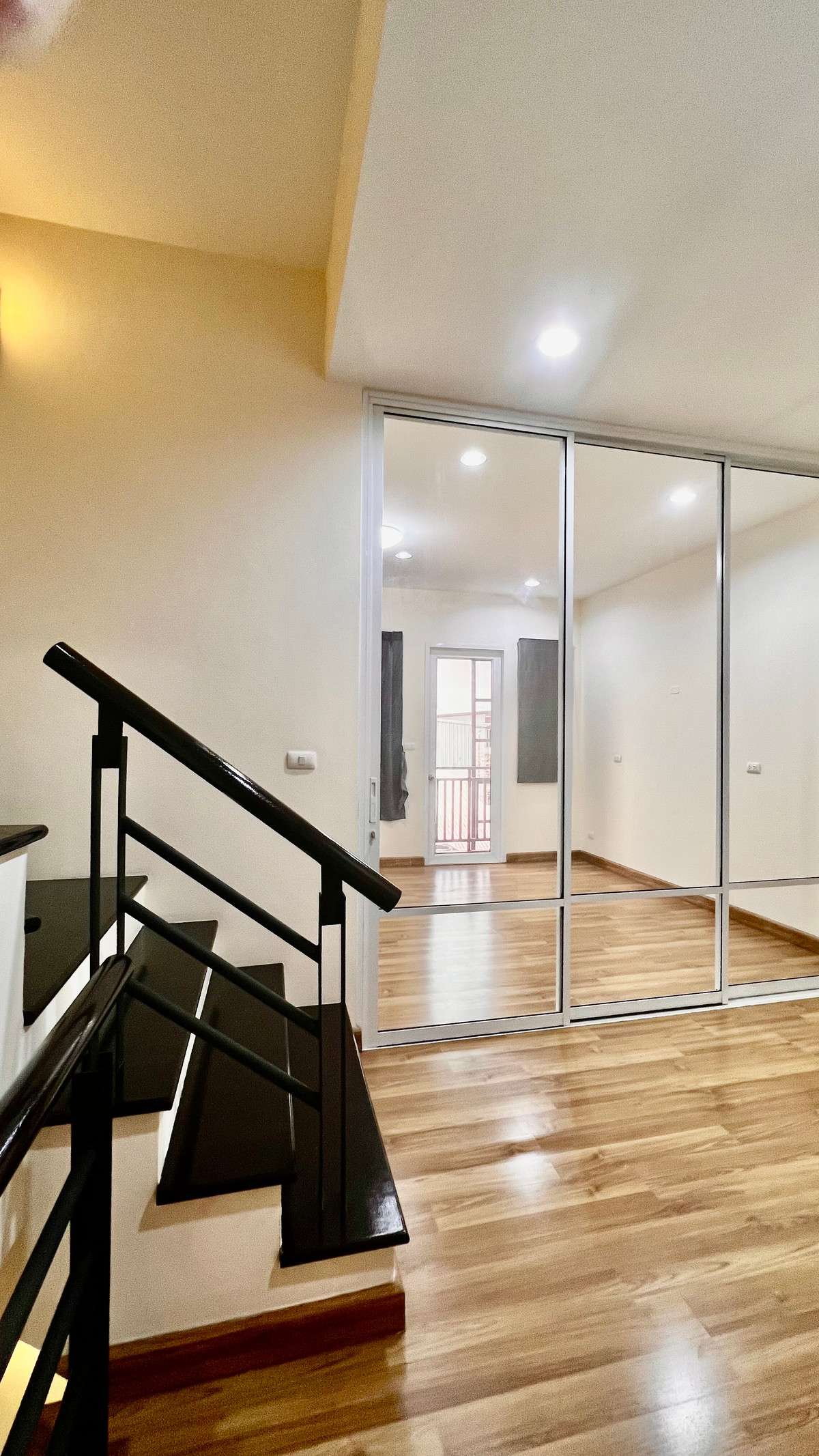 ขายทาวน์โฮมเกษตร นวมินทร์ ลาดปลาเค้า : ขาย ทาวน์โฮม 4 ชั้น Premium Place เอกมัย–รามอินทรา | ทำเลศักยภาพ ใกล้เลียบด่วน | เหมาะอยู่อาศัย–ทำออฟฟิศ–ลงทุนปล่อยเช่า