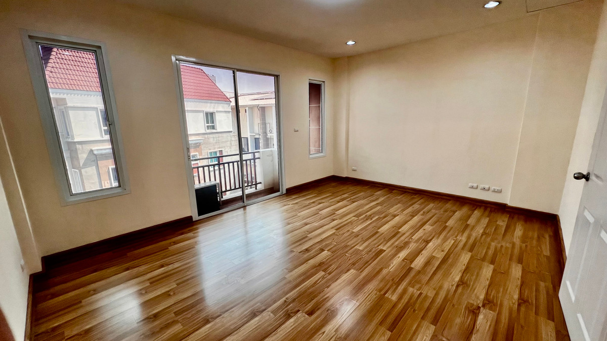 ขายทาวน์โฮมเกษตร นวมินทร์ ลาดปลาเค้า : ขาย ทาวน์โฮม 4 ชั้น Premium Place เอกมัย–รามอินทรา | ทำเลศักยภาพ ใกล้เลียบด่วน | เหมาะอยู่อาศัย–ทำออฟฟิศ–ลงทุนปล่อยเช่า