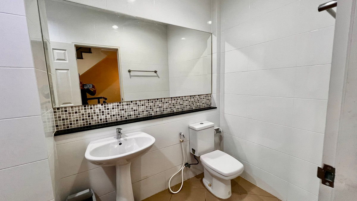 ขายทาวน์โฮมเกษตร นวมินทร์ ลาดปลาเค้า : ขาย ทาวน์โฮม 4 ชั้น Premium Place เอกมัย–รามอินทรา | ทำเลศักยภาพ ใกล้เลียบด่วน | เหมาะอยู่อาศัย–ทำออฟฟิศ–ลงทุนปล่อยเช่า