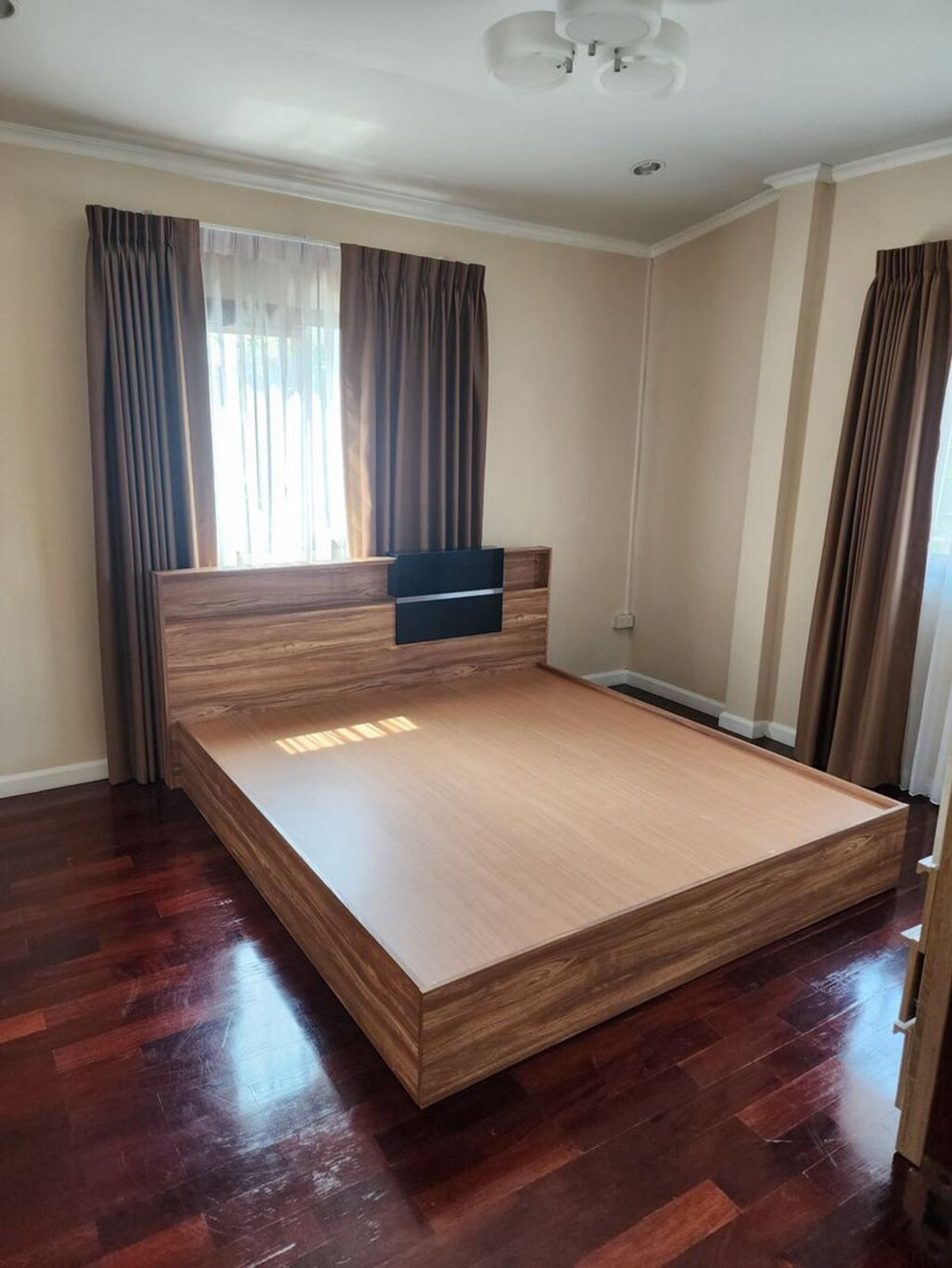 ให้เช่าบ้านลาดกระบัง สุวรรณภูมิ : ให้เช่า ศุภาลัย สุวรรณภูมิ เลขที่ 9/97 (ถ.อ่อนนุช-ลาดกระบัง) (ทิศตะวันออก อยู่หน้าสวน)