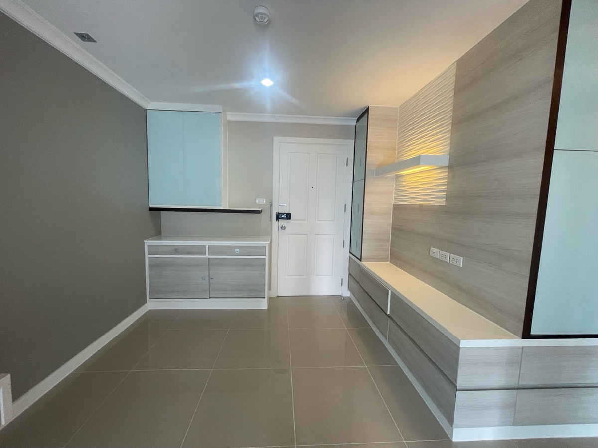 ขายคอนโดพระราม 9 เพชรบุรีตัดใหม่ RCA : ขายต่ำกว่าทุน 1 ห้องนอน 37 Sq.m  ไม่เคยปล่อยเช่า สภาพใหม่พร้อมเข้าอยู่ โทร 094-641-5974