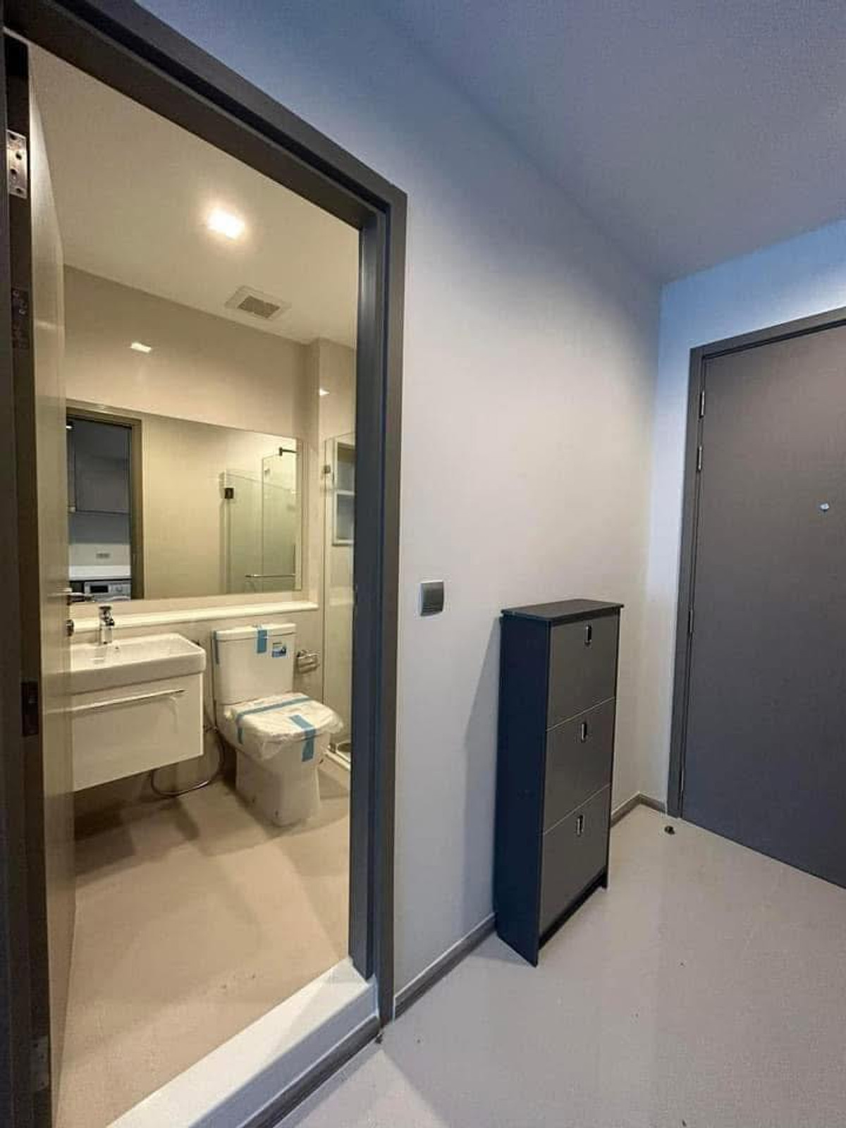 For RentCondoRama9, Petchburi, RCA : For Rent Condo Life Asoke Hype near MRT Rama 9