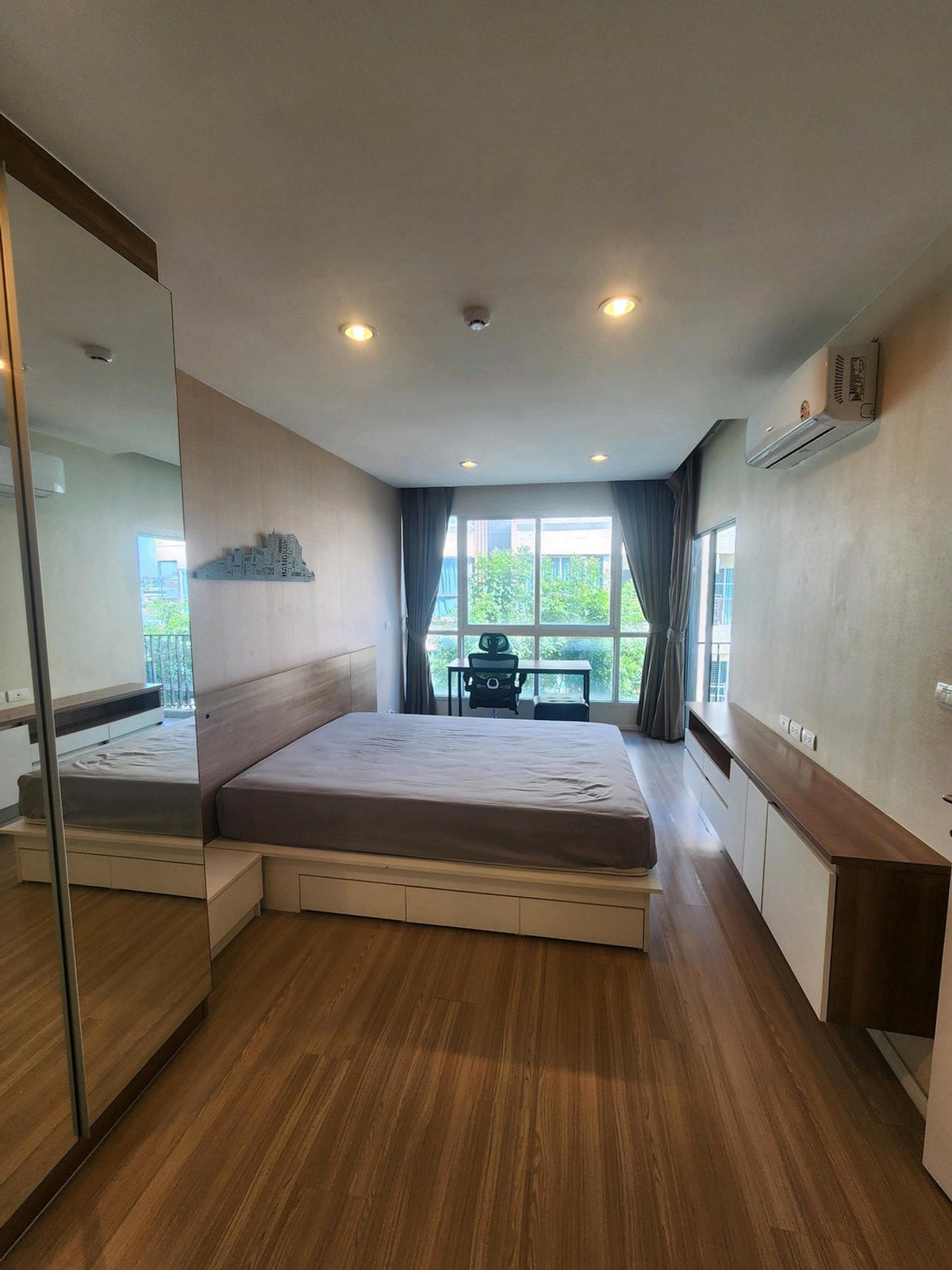 For RentCondoLadprao101, Happy Land, The Mall Bang Kapi :  ★ Happy Condo ladprao 101 ★ 43 sq m., 5th floor (1 bedroom, 1 bathroom), ★near Assumption University ★near The Mall Bangkapi department store ★ Many amenities★ Complete electrical appliances