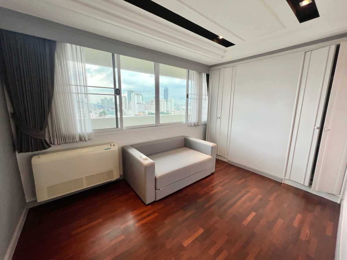 For SaleCondoSukhumvit, Asoke, Thonglor : Rare Spacious Unit in Phrom Phong DS Tower 1 Sukhumvit 33 205sqm 22MB