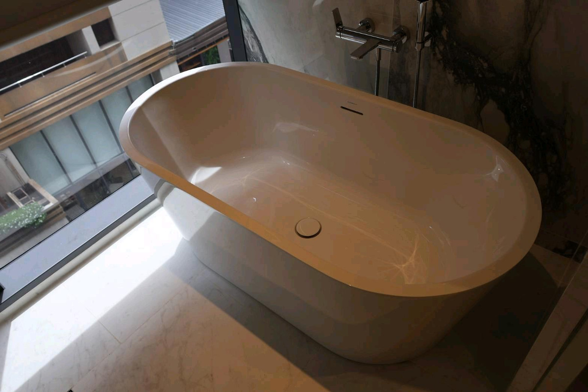 For RentCondoWitthayu, Chidlom, Langsuan, Ploenchit : ✨ Tonson One Residence – 1BR 57 sq m., simple, elegant room, warm like home. Ready to move in after the new year.