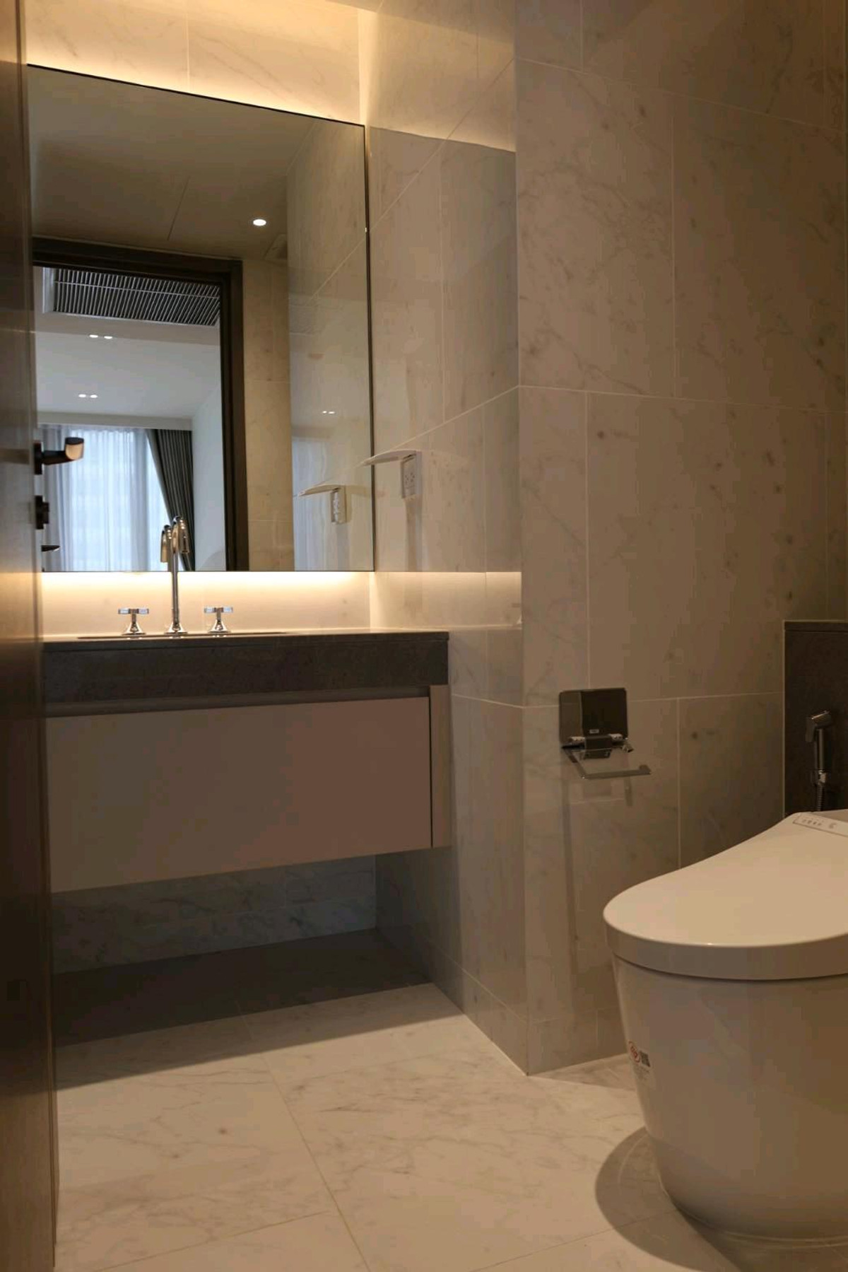 For RentCondoWitthayu, Chidlom, Langsuan, Ploenchit : ✨ Tonson One Residence – 1BR 57 sq m., simple, elegant room, warm like home. Ready to move in after the new year.