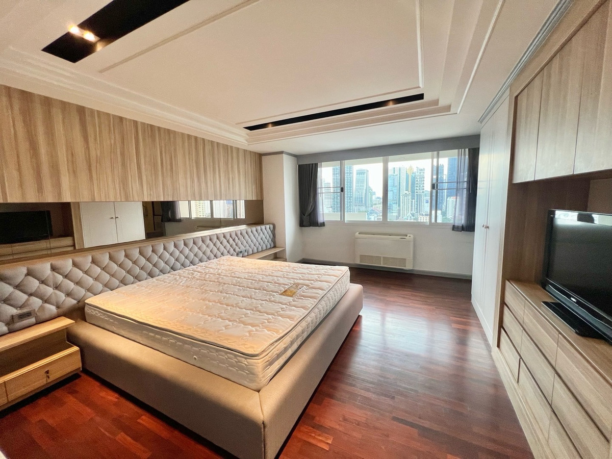 For SaleCondoSukhumvit, Asoke, Thonglor : Rare Spacious Unit in Phrom Phong DS Tower 1 Sukhumvit 33 205sqm 22MB