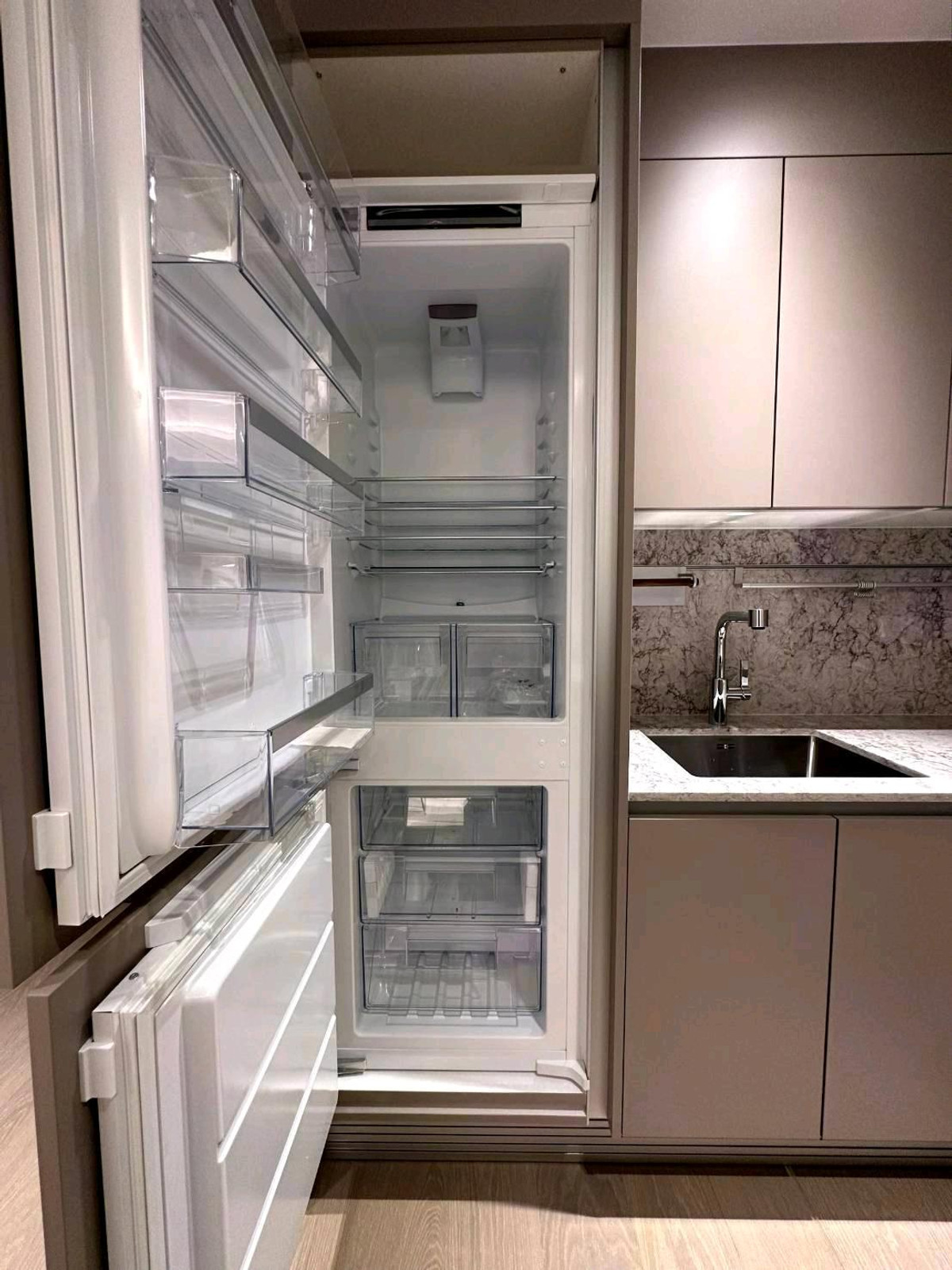 For RentCondoWitthayu, Chidlom, Langsuan, Ploenchit : ✨ Tonson One Residence – 1BR 57 sq m., simple, elegant room, warm like home. Ready to move in after the new year.