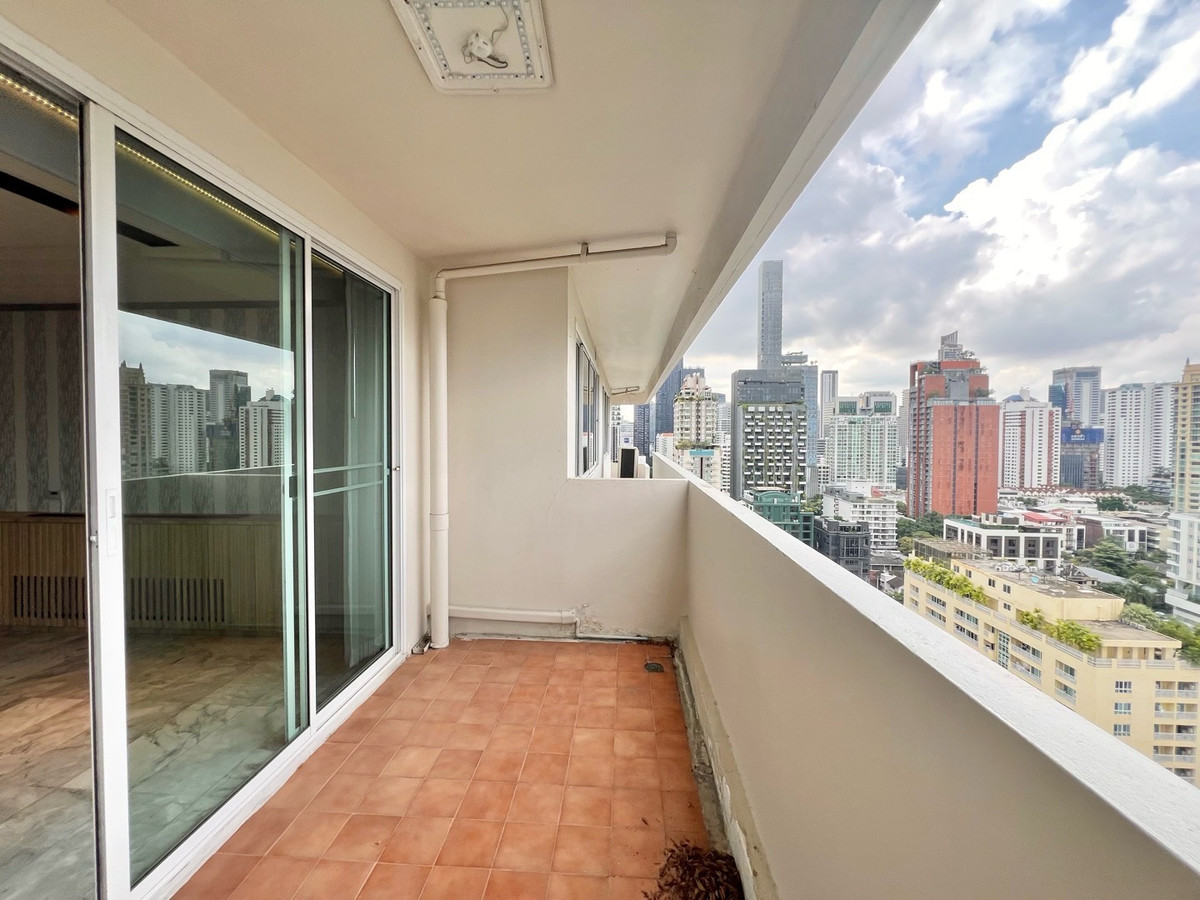 For SaleCondoSukhumvit, Asoke, Thonglor : Rare Spacious Unit in Phrom Phong DS Tower 1 Sukhumvit 33 205sqm 22MB