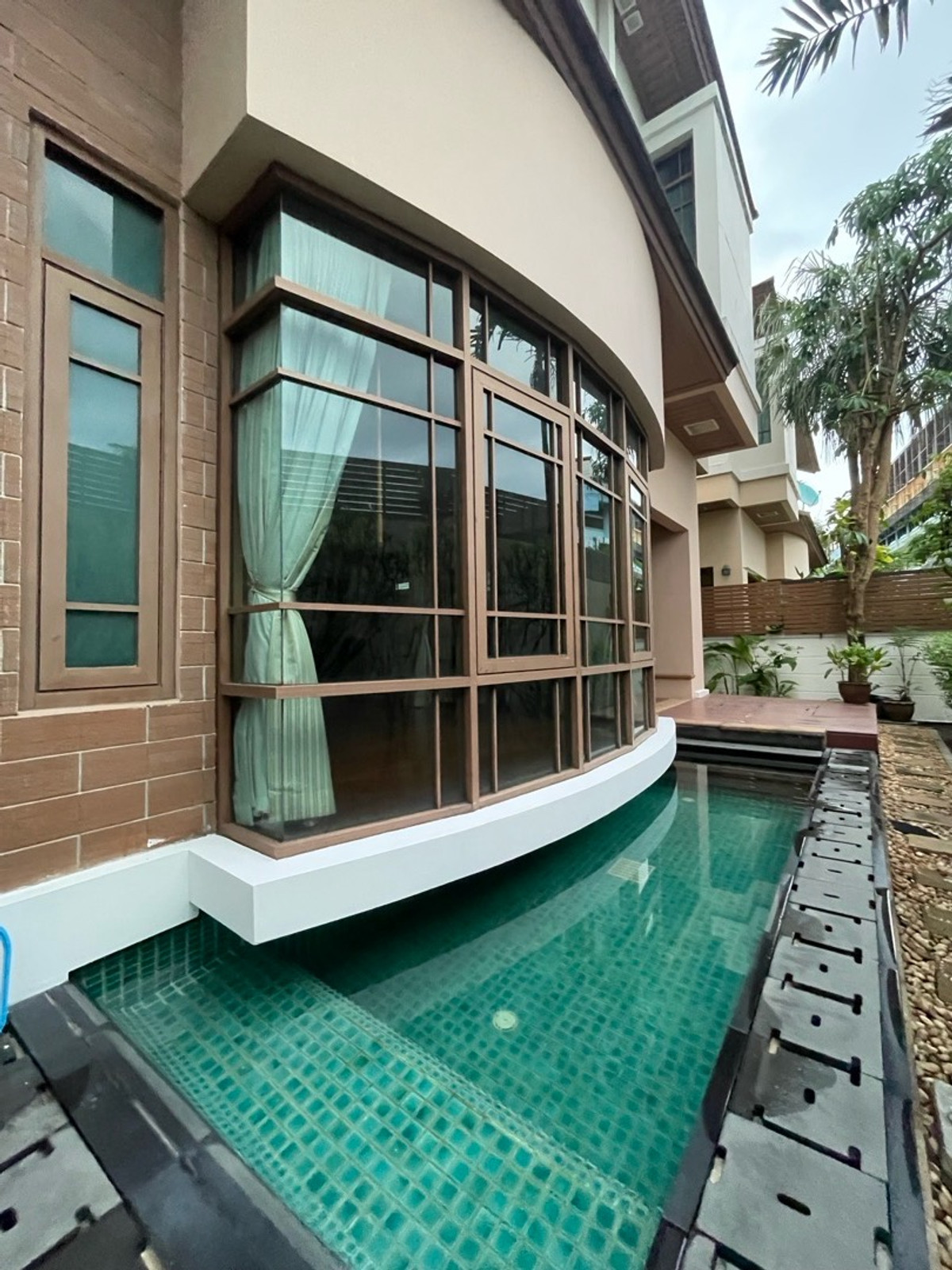 ให้เช่าบ้านอ่อนนุช อุดมสุข : Baan Sansiri Sukhumvit 67 Private swimming pool inside the house Prime Sukhumvit BTS Phra Khanong Station (Exit 1) @bhumdevelopment 