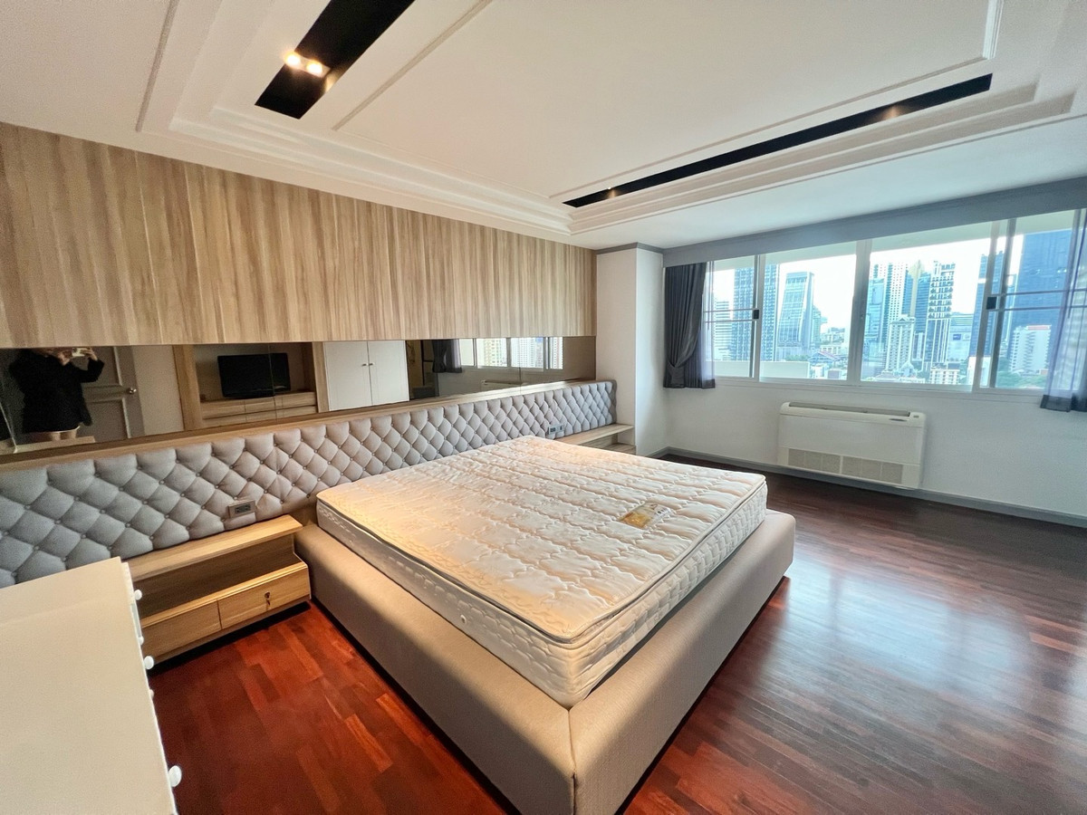 For SaleCondoSukhumvit, Asoke, Thonglor : Rare Spacious Unit in Phrom Phong DS Tower 1 Sukhumvit 33 205sqm 22MB