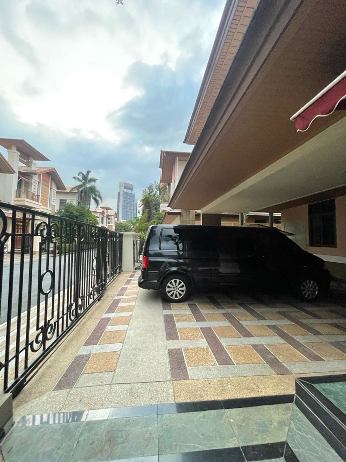 ให้เช่าบ้านอ่อนนุช อุดมสุข : Baan Sansiri Sukhumvit 67 Private swimming pool inside the house Prime Sukhumvit BTS Phra Khanong Station (Exit 1) @bhumdevelopment 