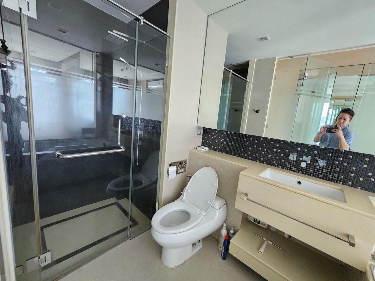 For SaleCondoRama9, Petchburi, RCA : ⚡️Hot Price, cheapest in the building⚡️The address asoke 🔥 45 Sqm 1B1B cheapest in the market 💎 Putter 0928895628 🔥