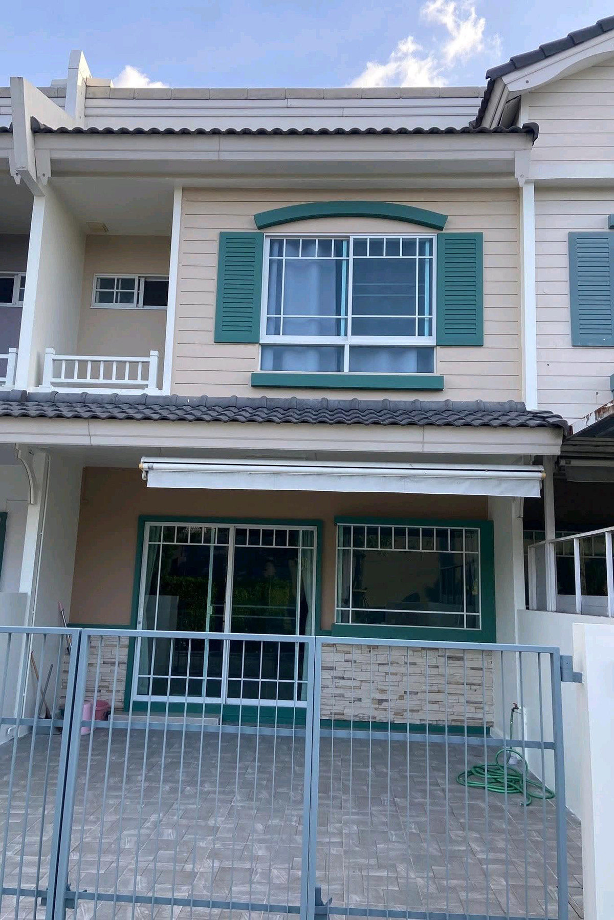 For RentTownhomeSamut Prakan,Samrong : 📍 Good location near Mega Bangna 🐾 Pets allowed