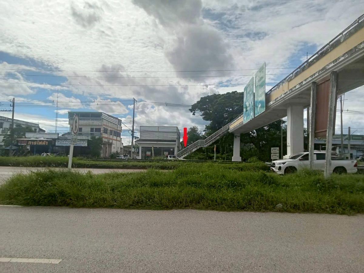 ขายที่ดินอุดรธานี : ที่ดินติดถนนมิตรภาพ ใกล้แยกอำเภอกุมภวาปี พื้นที่ 79 ตร.ว. ทำเลทองสายหลัก รถผ่านตลอดวัน เหมาะทำร้านค้า,  หรือสำนักงาน เดินทางสะดวก ใกล้ตลาดและชุมชน