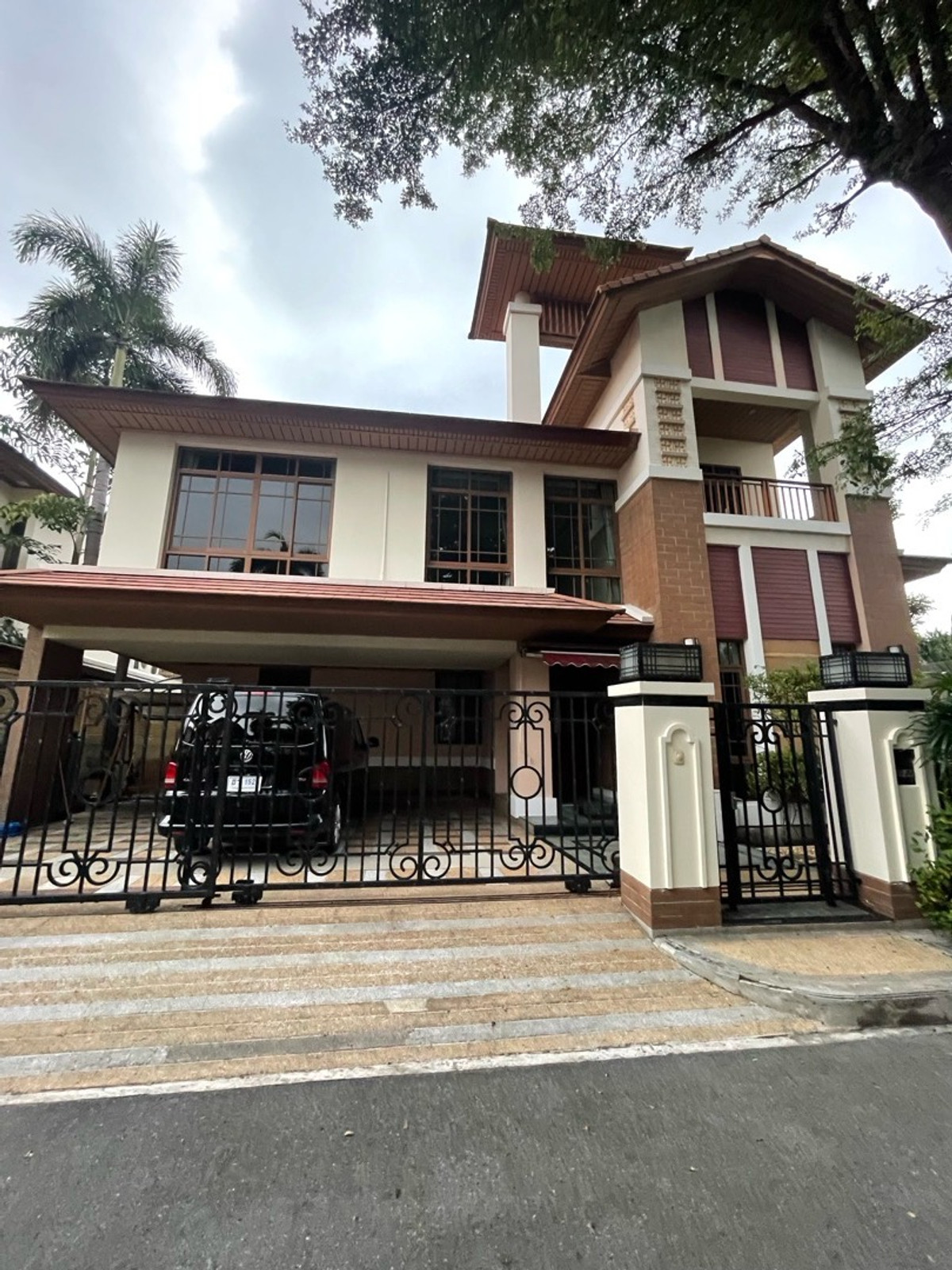 ให้เช่าบ้านอ่อนนุช อุดมสุข : Baan Sansiri Sukhumvit 67 Private swimming pool inside the house Prime Sukhumvit BTS Phra Khanong Station (Exit 1) @bhumdevelopment
 