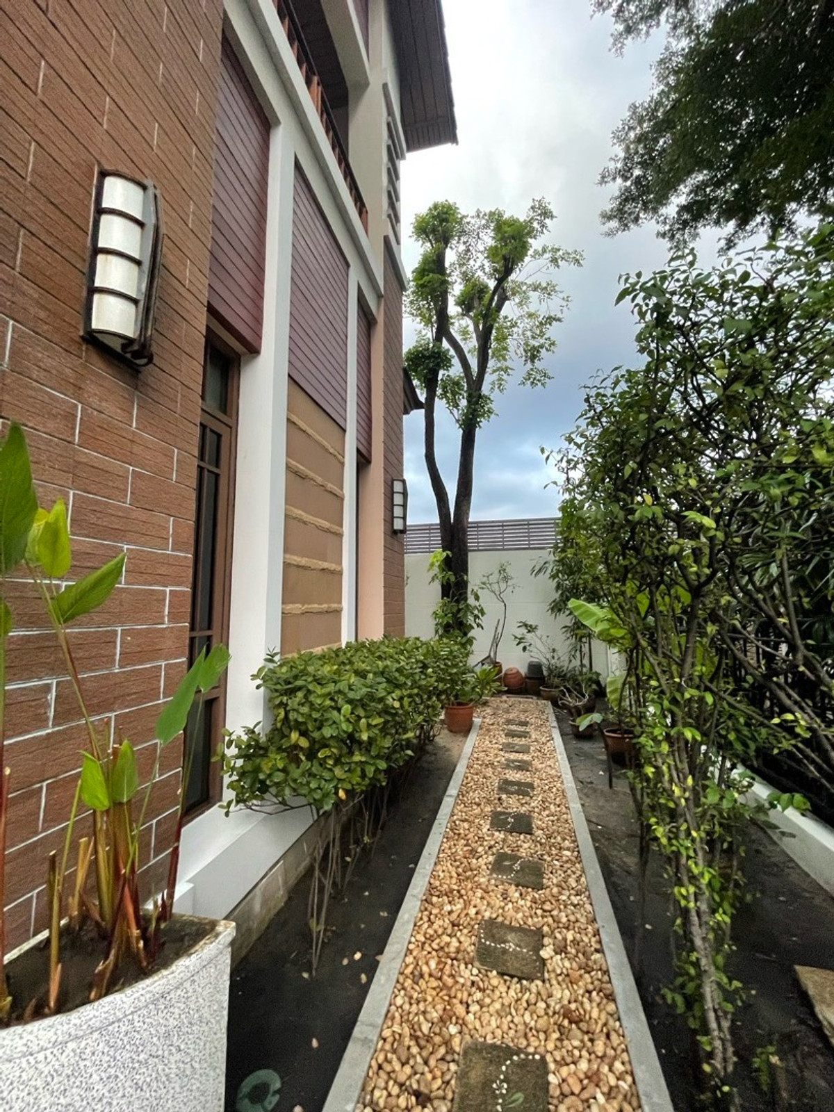 ให้เช่าบ้านอ่อนนุช อุดมสุข : Baan Sansiri Sukhumvit 67 Private swimming pool inside the house Prime Sukhumvit BTS Phra Khanong Station (Exit 1) @bhumdevelopment 