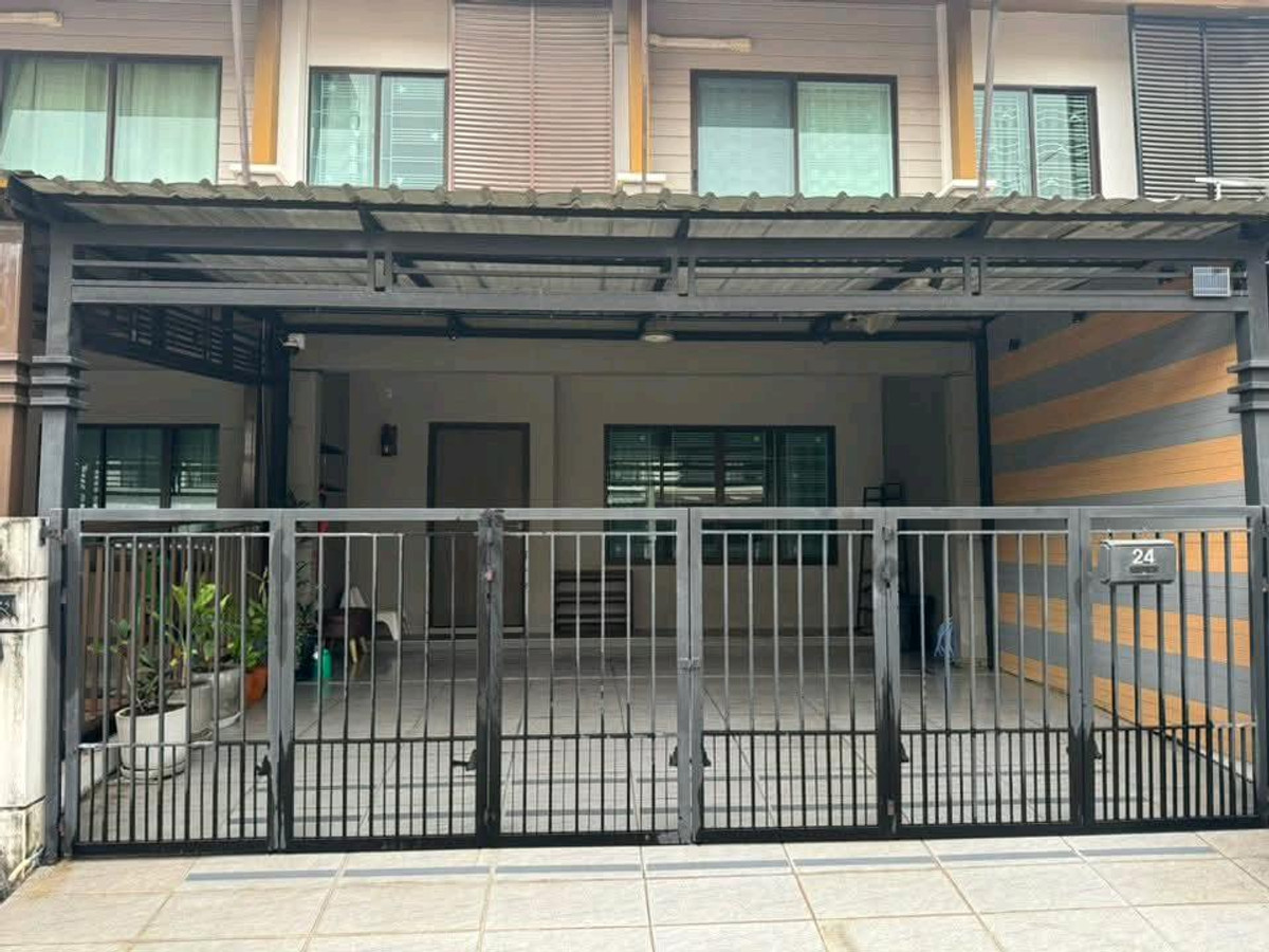 For RentTownhomePattanakan, Srinakarin : 🏡✨ Beautiful house, ready to move in, good location, convenient travel, near Thonglor-Ekkamai 🐶 Pets accepted.