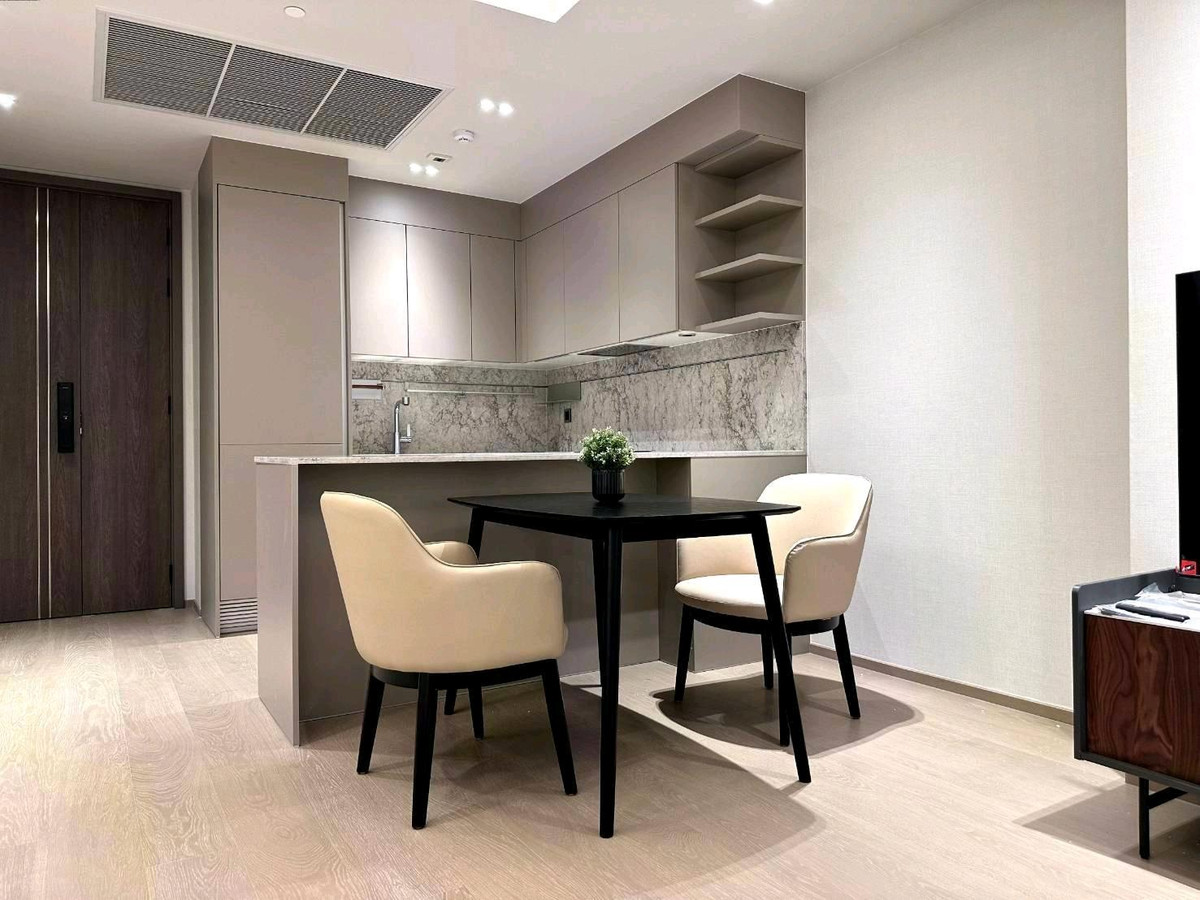 For RentCondoWitthayu, Chidlom, Langsuan, Ploenchit : ✨ Tonson One Residence – 1BR 57 sq m., simple, elegant room, warm like home. Ready to move in after the new year.