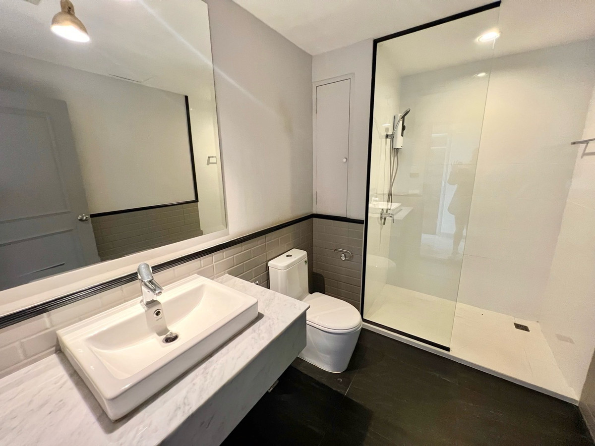 For SaleCondoSukhumvit, Asoke, Thonglor : Rare Spacious Unit in Phrom Phong DS Tower 1 Sukhumvit 33 205sqm 22MB